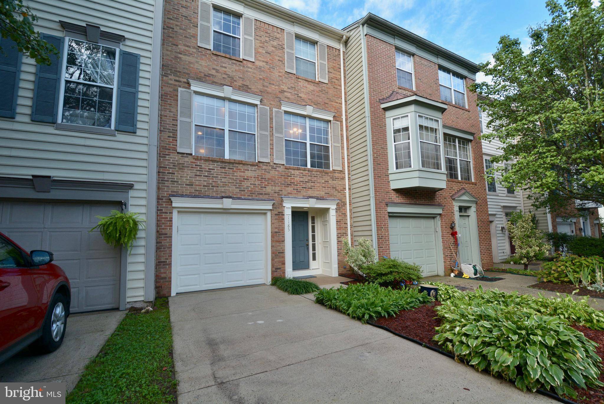 Herndon, VA 20170,1185 CYPRESS TREE PL