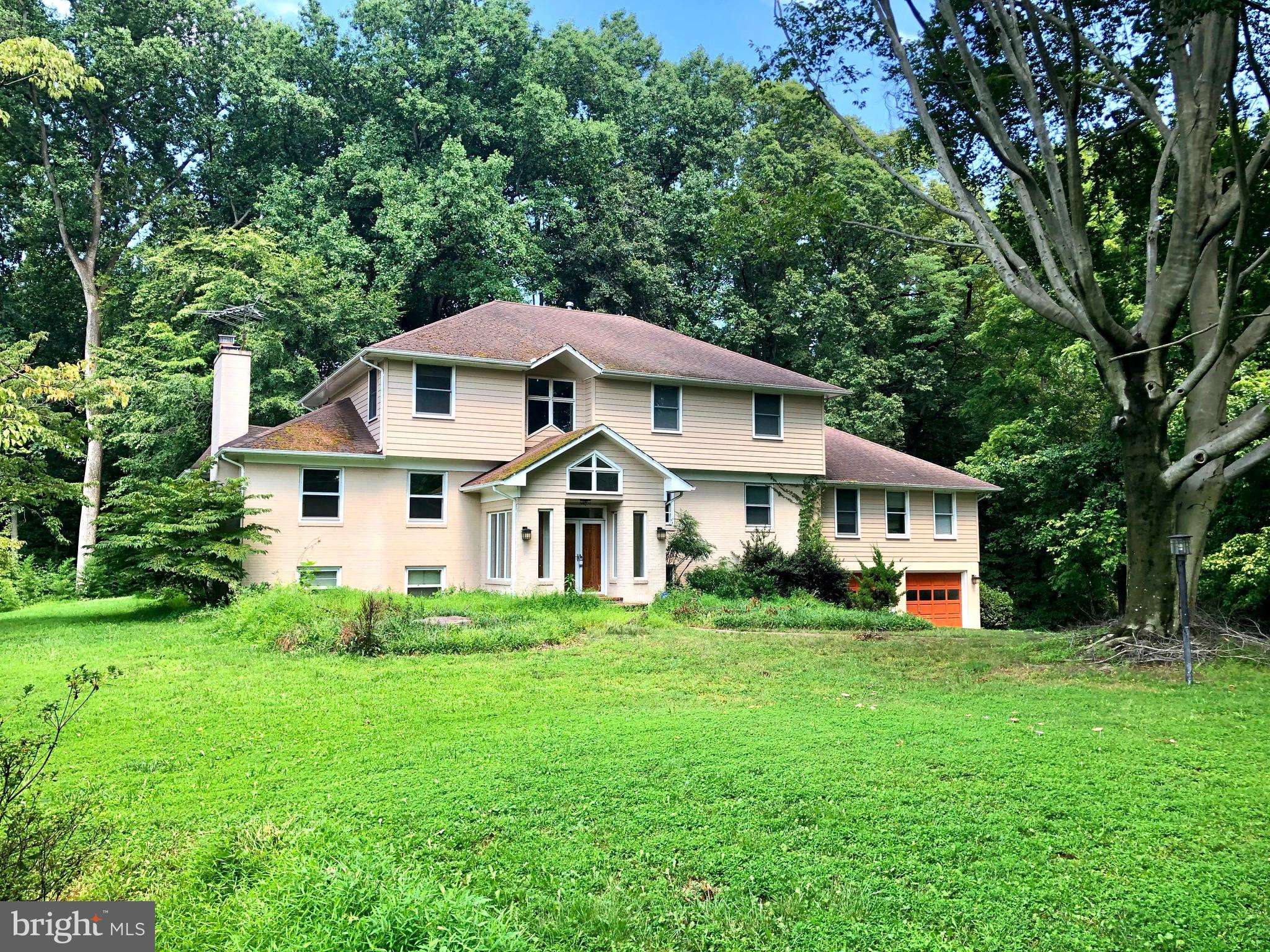 Mclean, VA 22101,6902 LUPINE LN