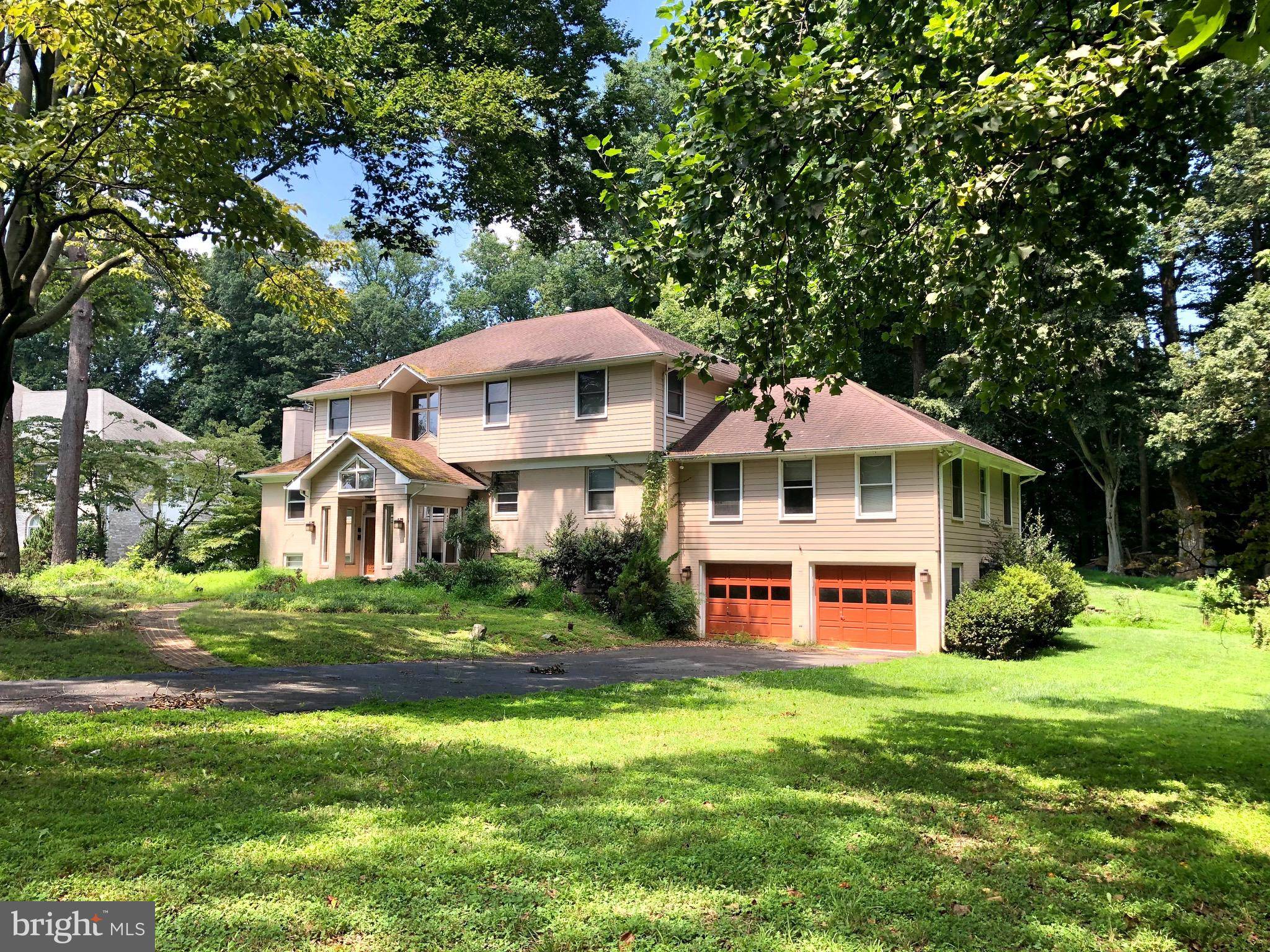 Mclean, VA 22101,6902 LUPINE LN