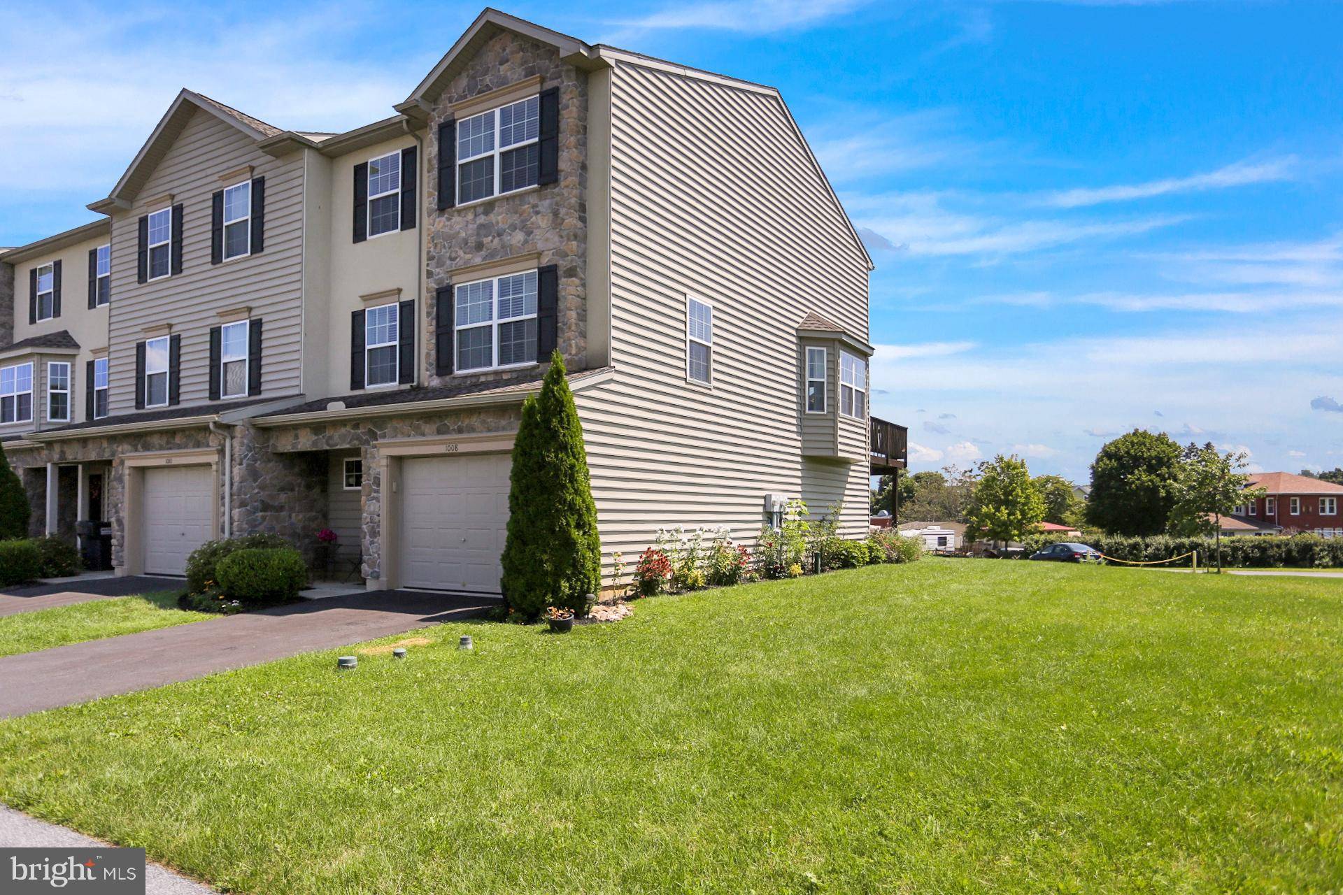 Mohrsville, PA 19541,1008 YARN CT