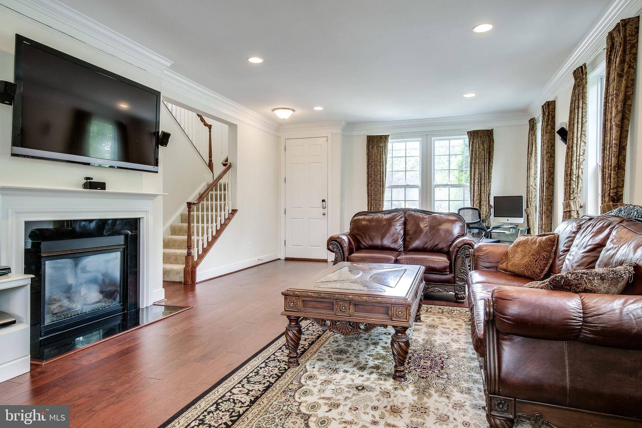 Alexandria, VA 22303,2095 LAURA MEWS PL