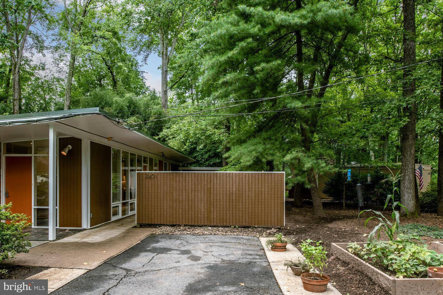 Alexandria, VA 22306,2401 ELBA CT