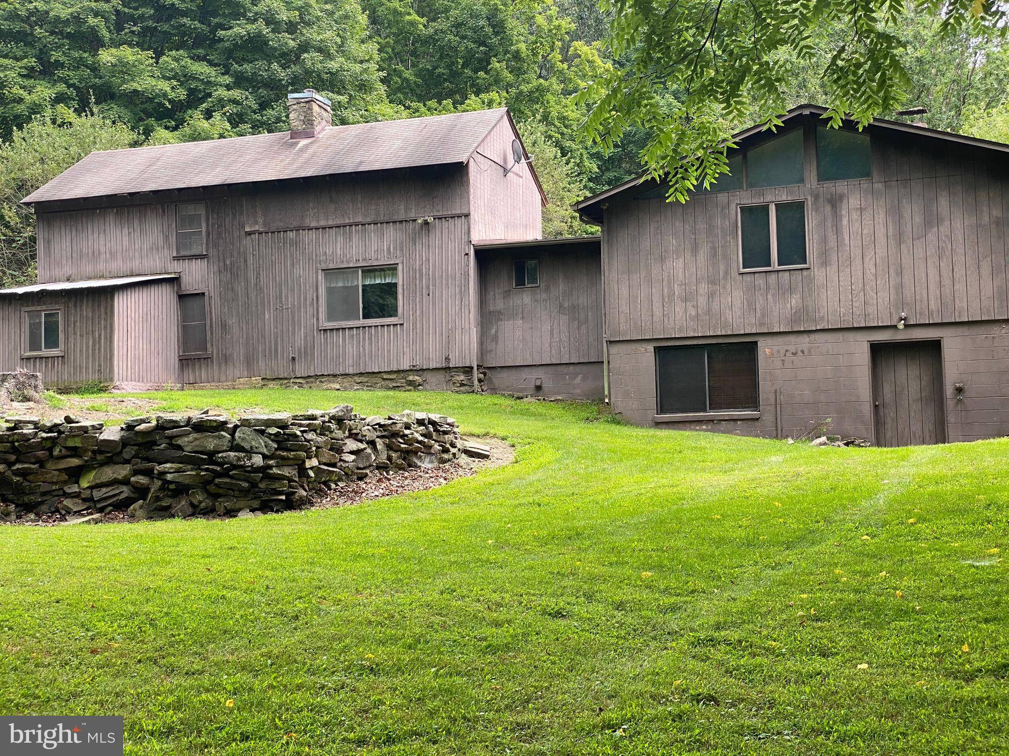 Brandywine, WV 26802,1643 BEAR PAW FARM