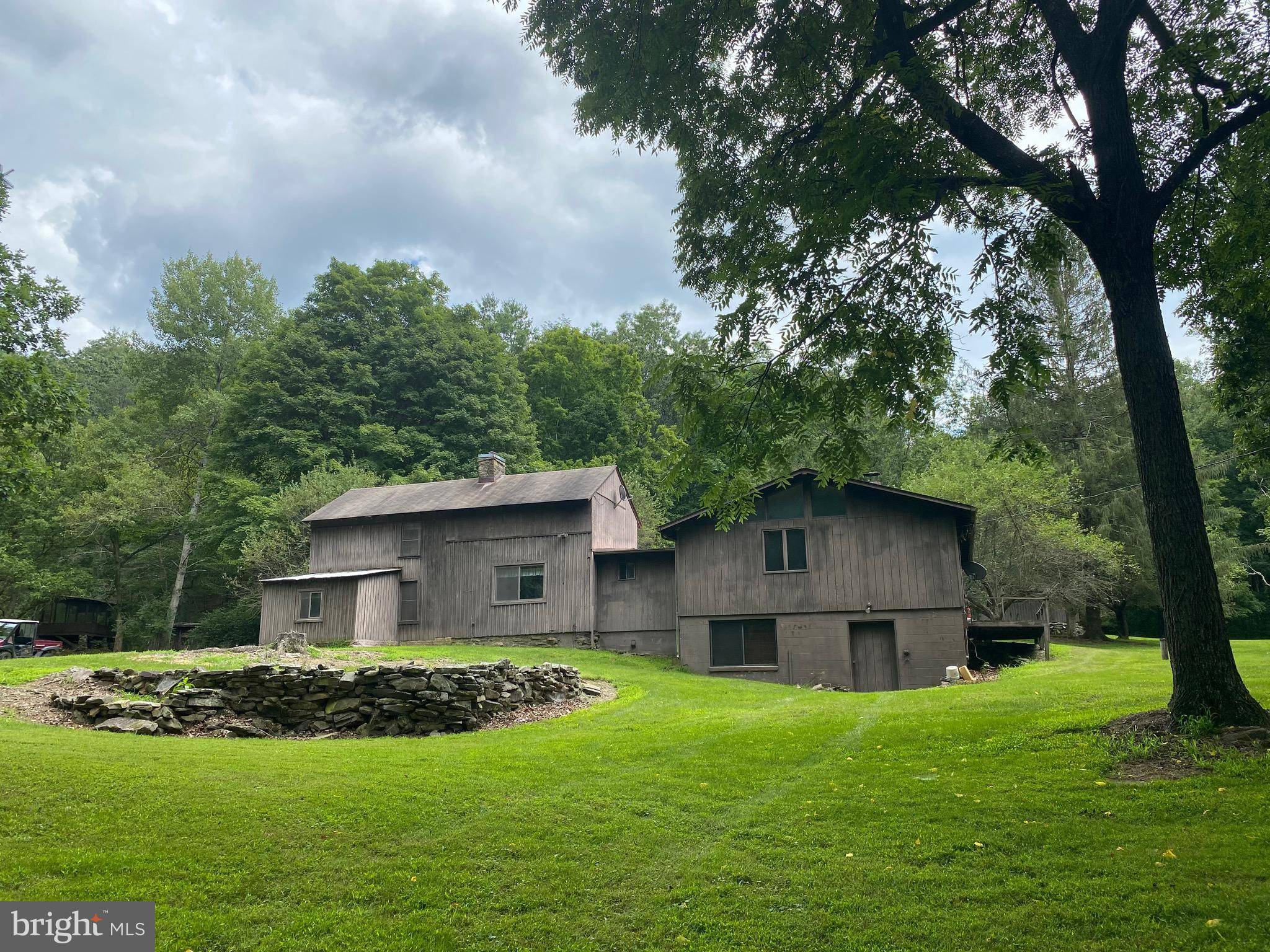 Brandywine, WV 26802,1643 BEAR PAW FARM