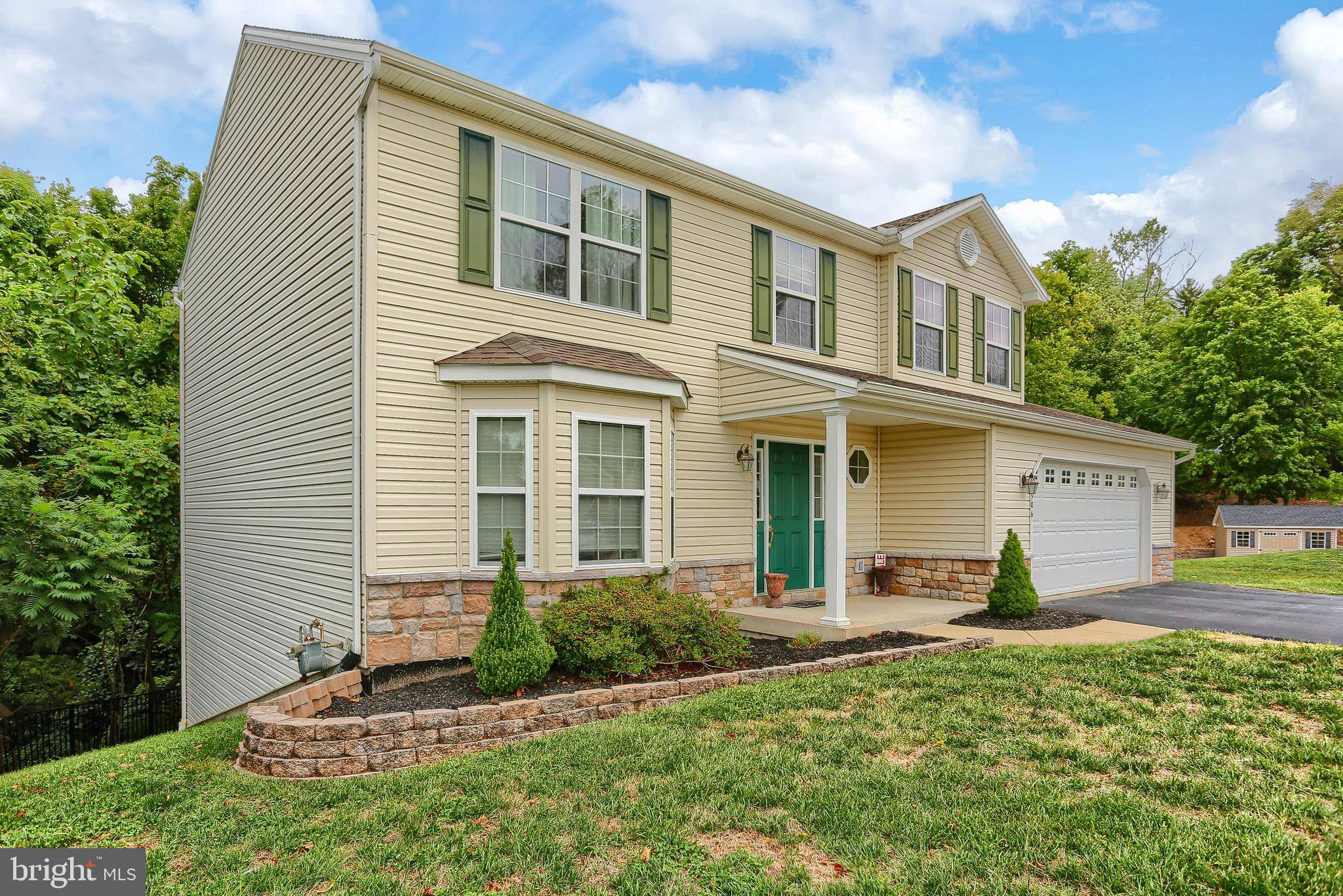 Harrisburg, PA 17111,5906 PINEDALE CT