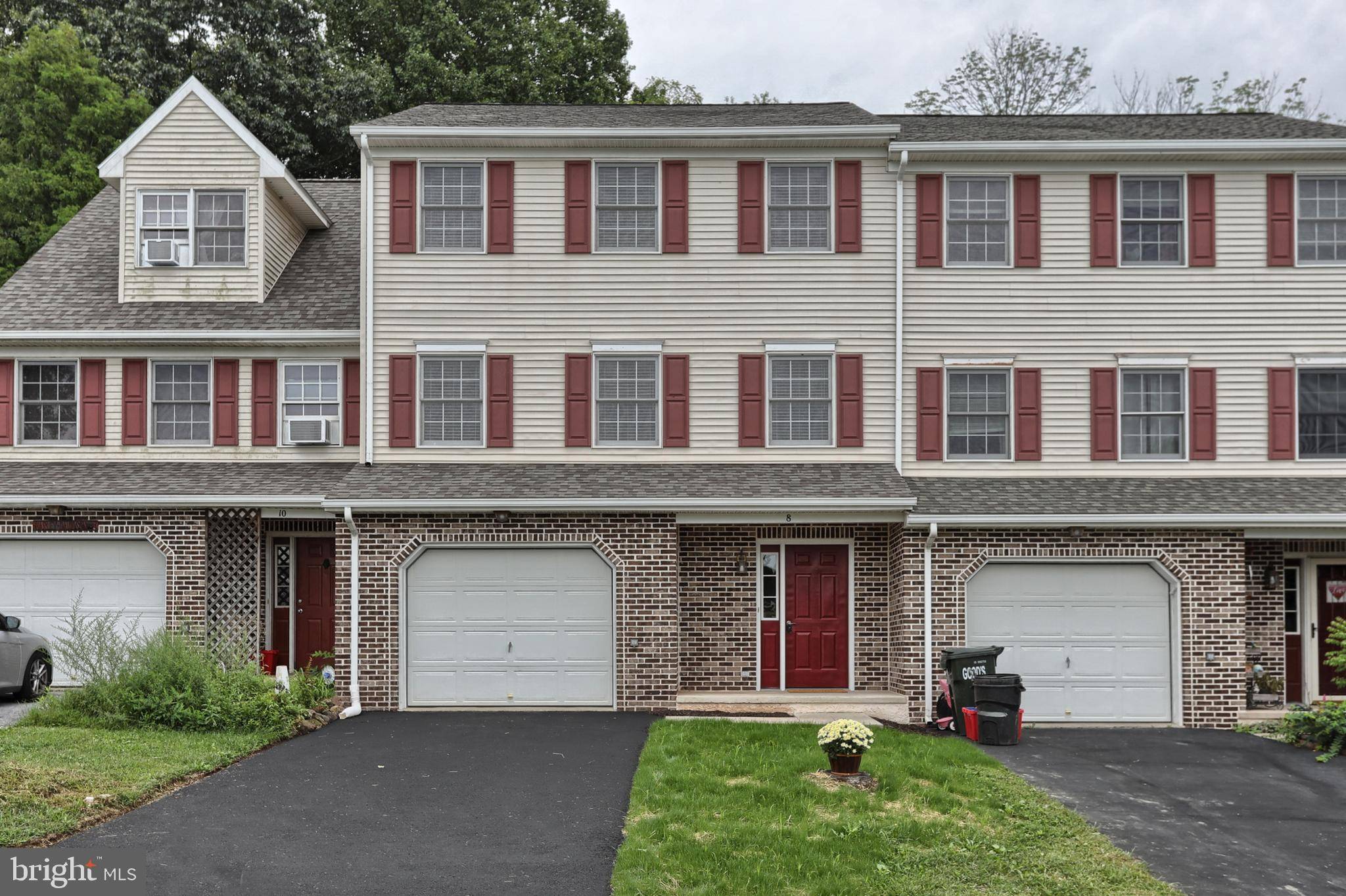 Reinholds, PA 17569,8 HIGHLAND CT