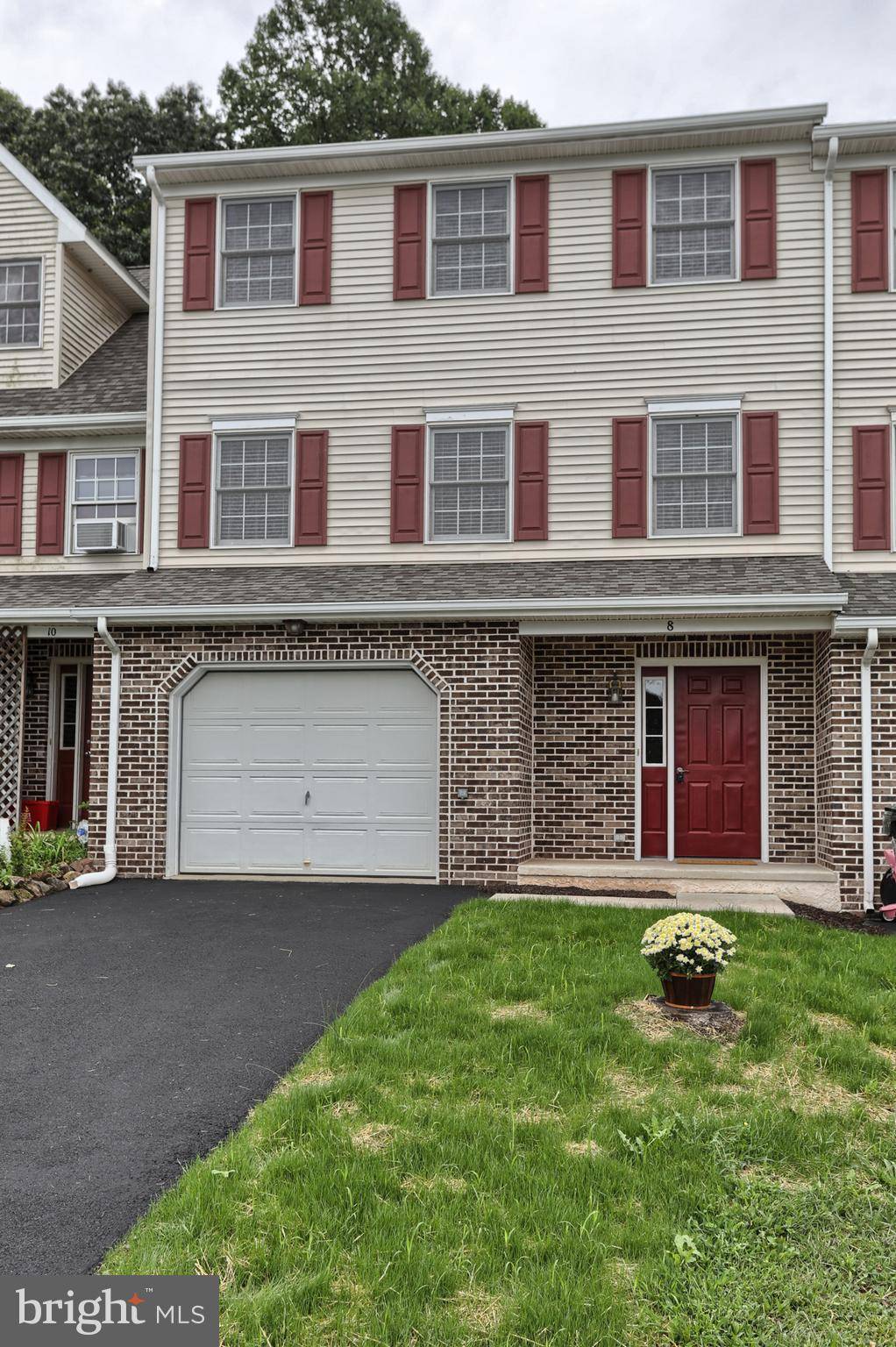 Reinholds, PA 17569,8 HIGHLAND CT