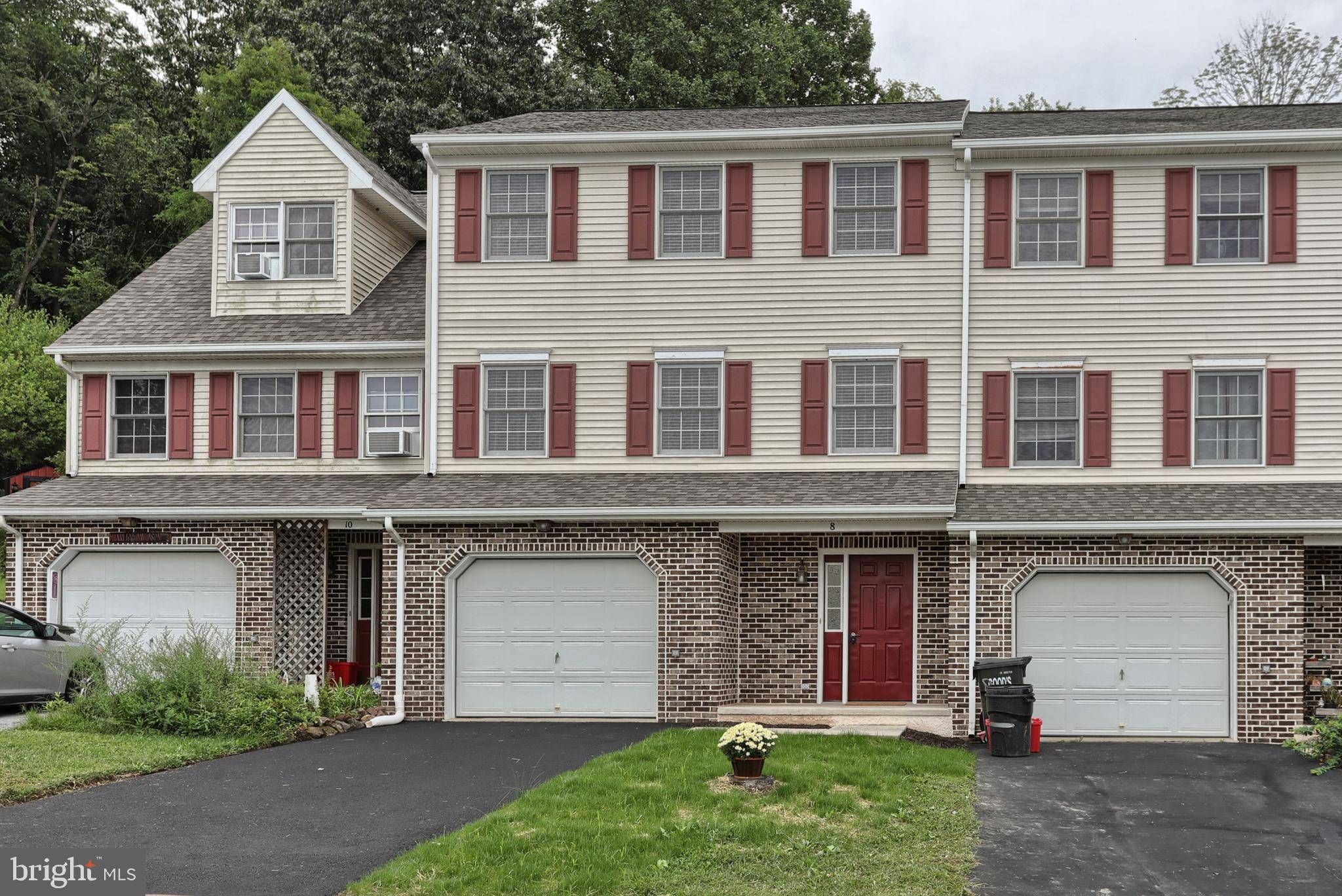 Reinholds, PA 17569,8 HIGHLAND CT