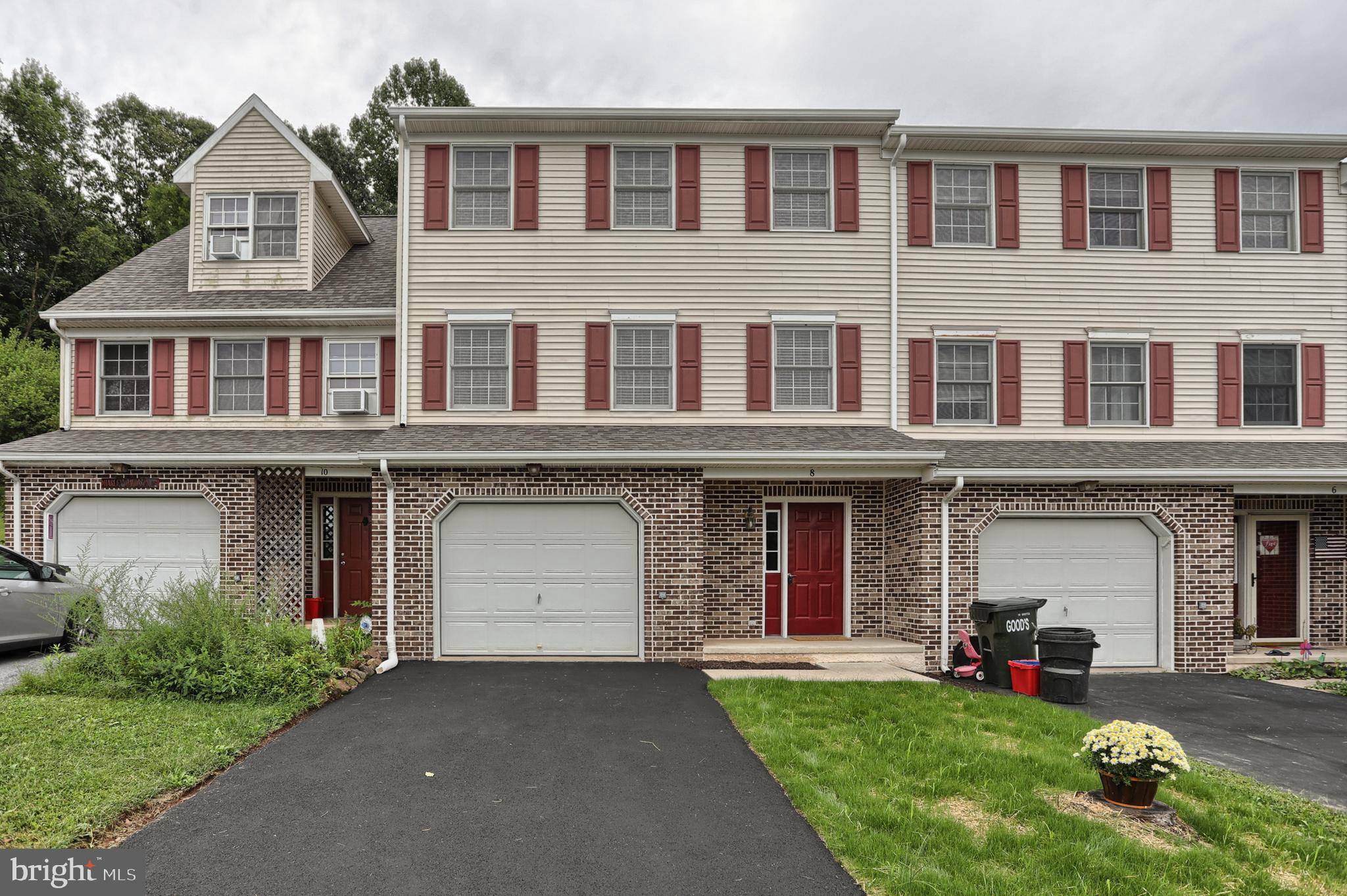 Reinholds, PA 17569,8 HIGHLAND CT