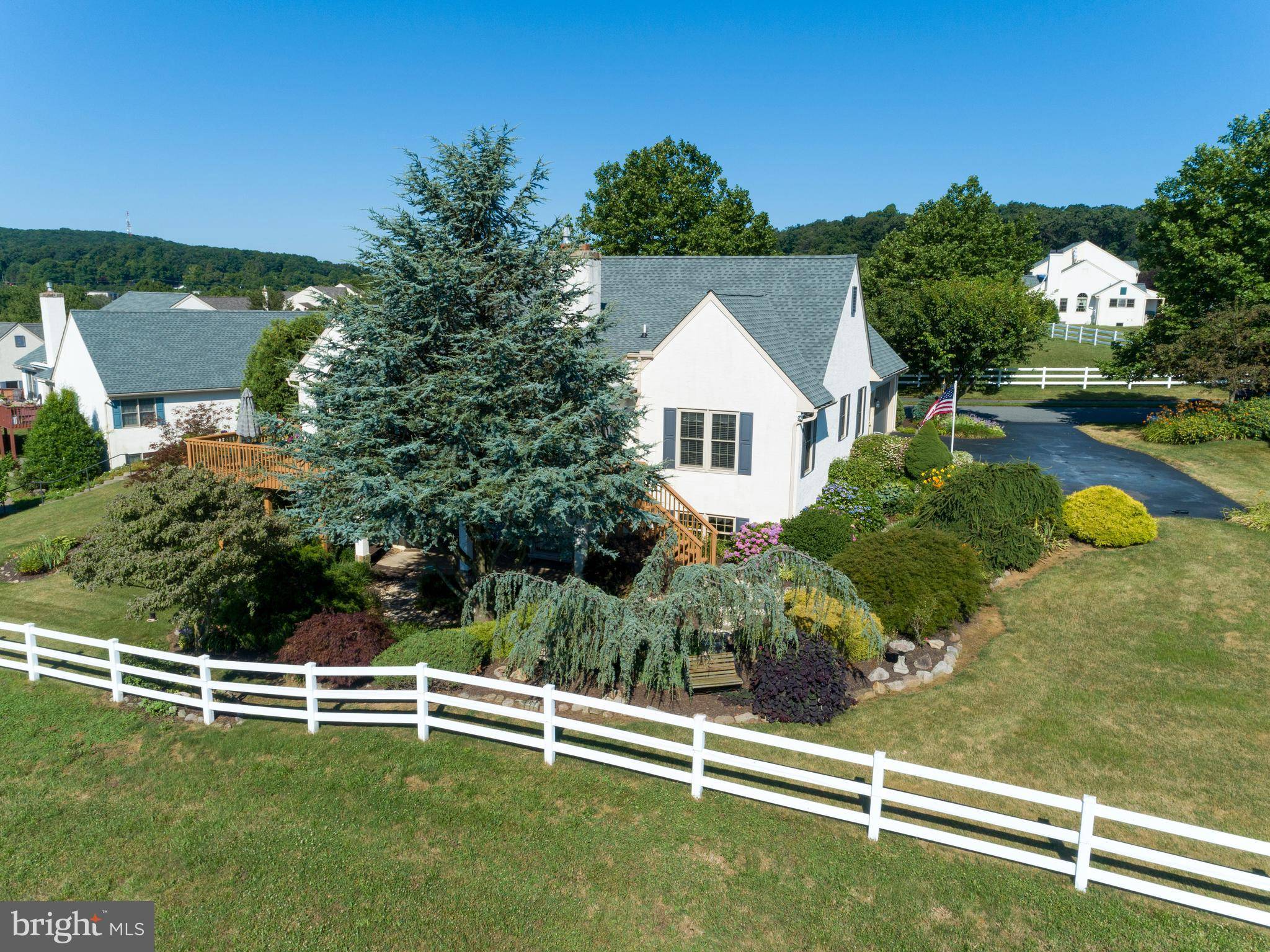 Elverson, PA 19520,320 STEEPLECHASE DR