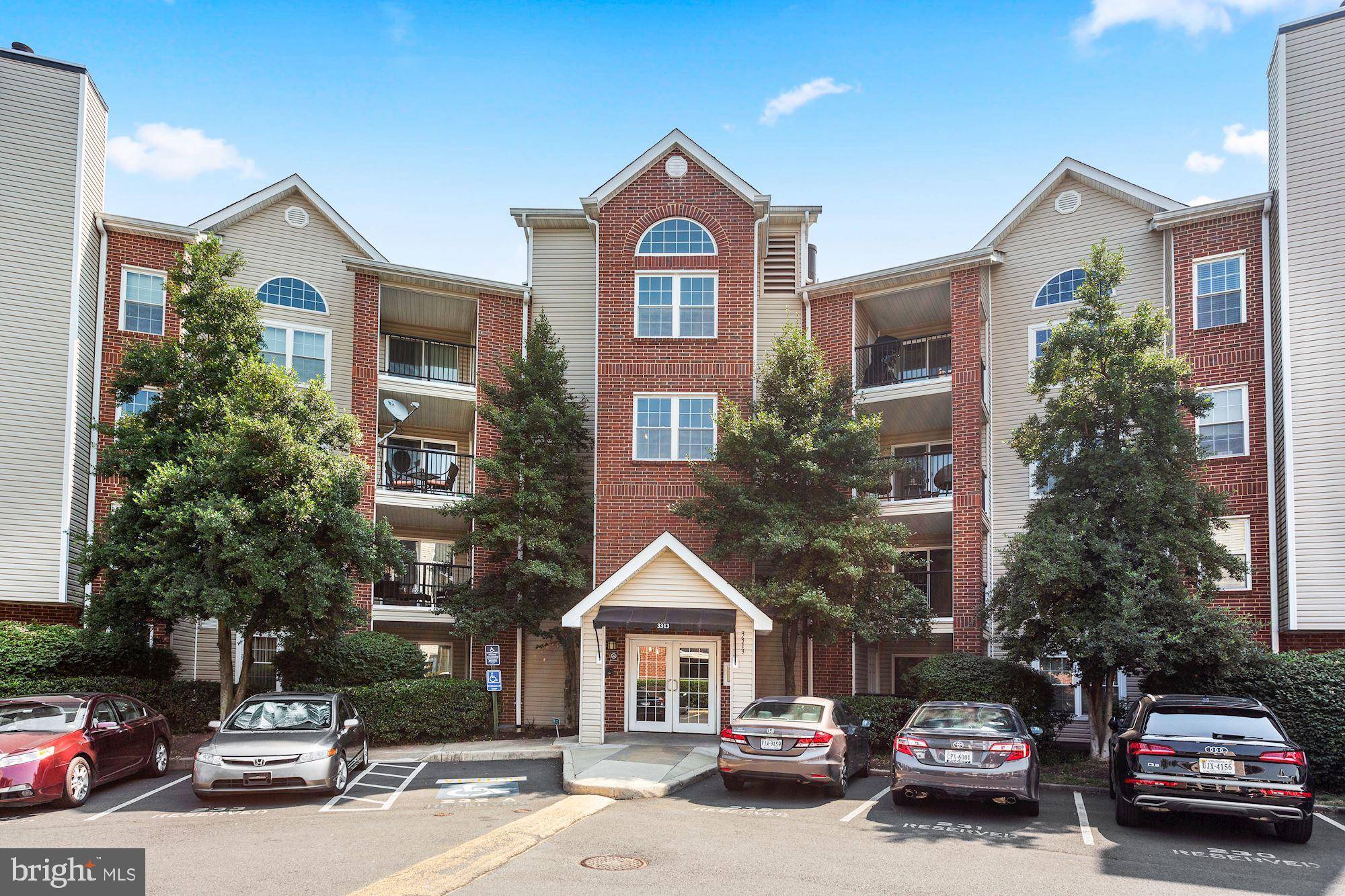 Alexandria, VA 22302,3313 WYNDHAM CIR #2220