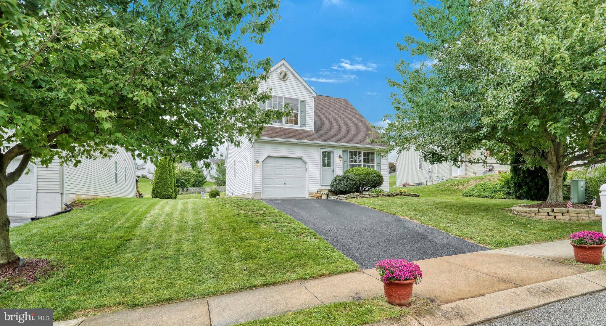 Dallastown, PA 17313,739 BLOSSOM HILL LN