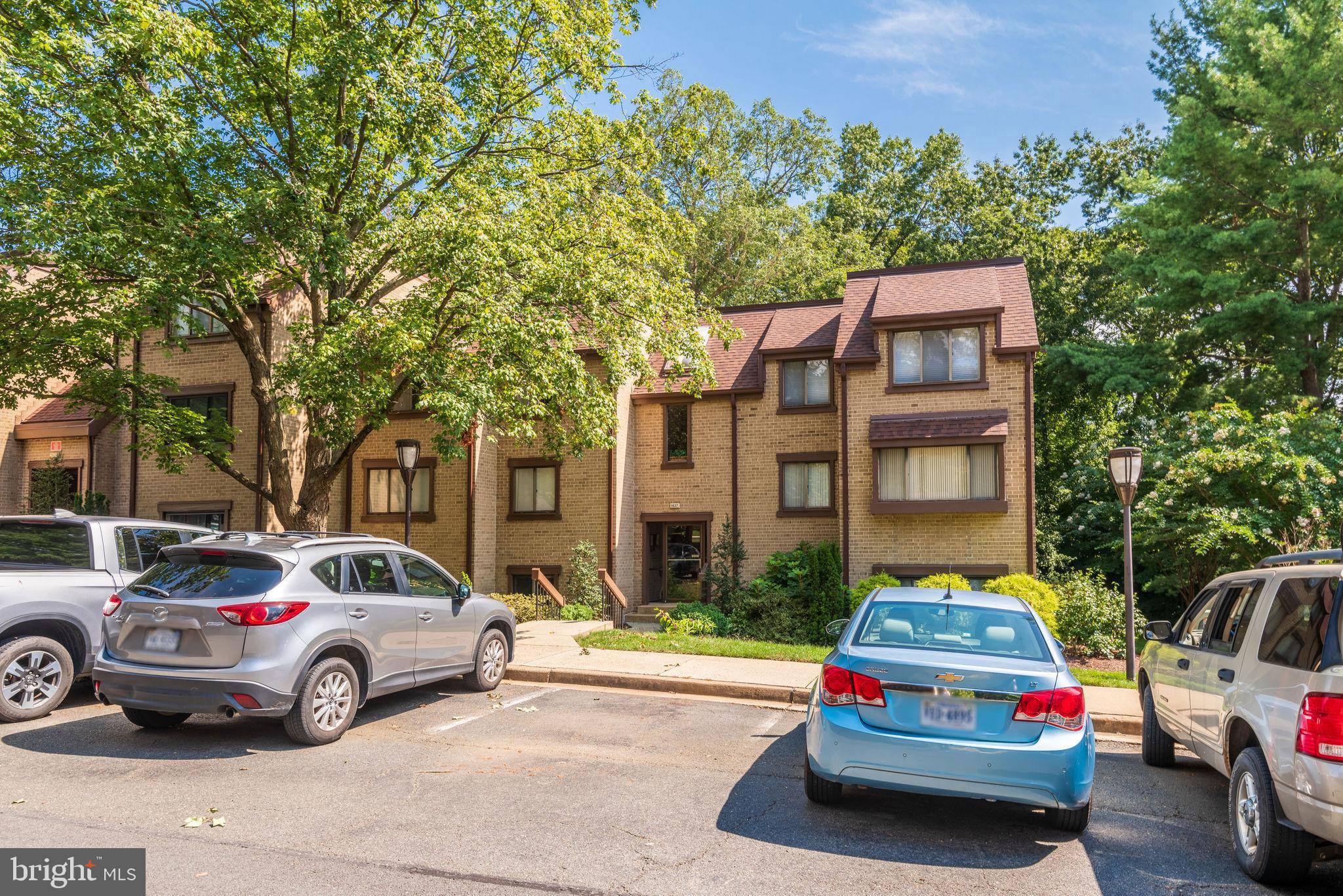 Reston, VA 20190,1637 PARKCREST CIR #300