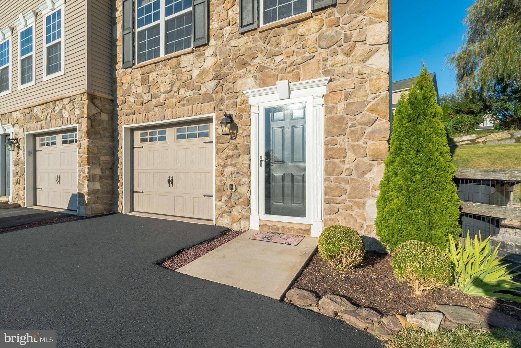 Coplay, PA 18037,4042 HEMLOCK DR