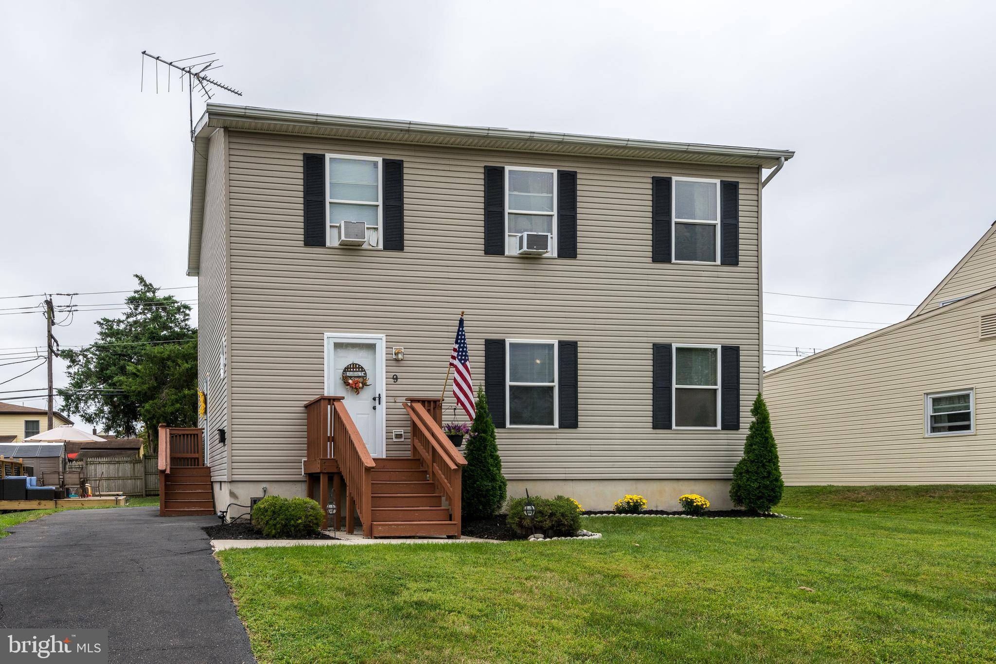 Levittown, PA 19055,9 REDBROOK LN