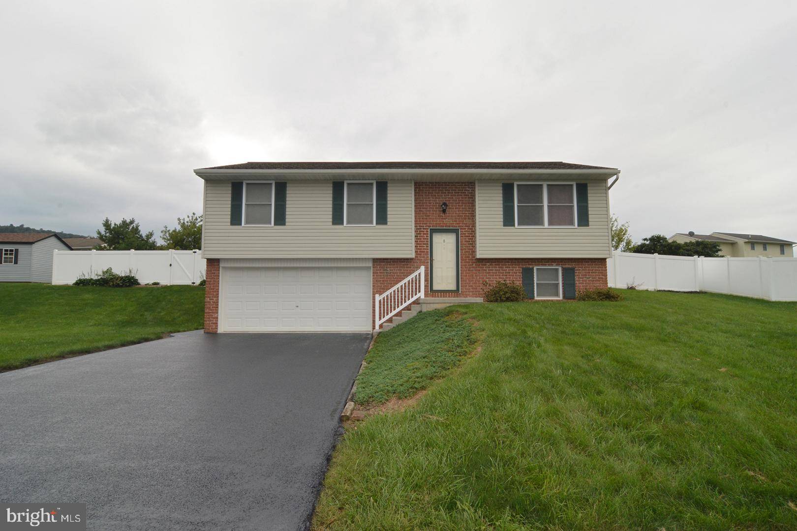 Newmanstown, PA 17073,8 OVERLOOK LN