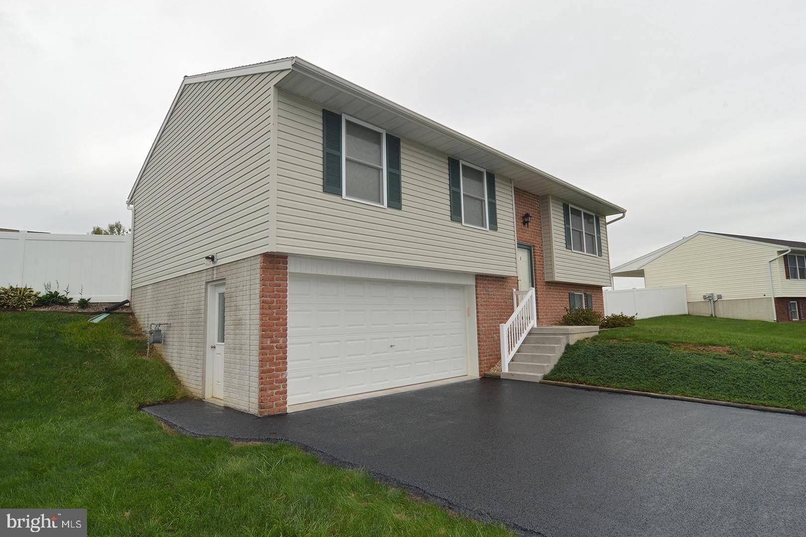 Newmanstown, PA 17073,8 OVERLOOK LN