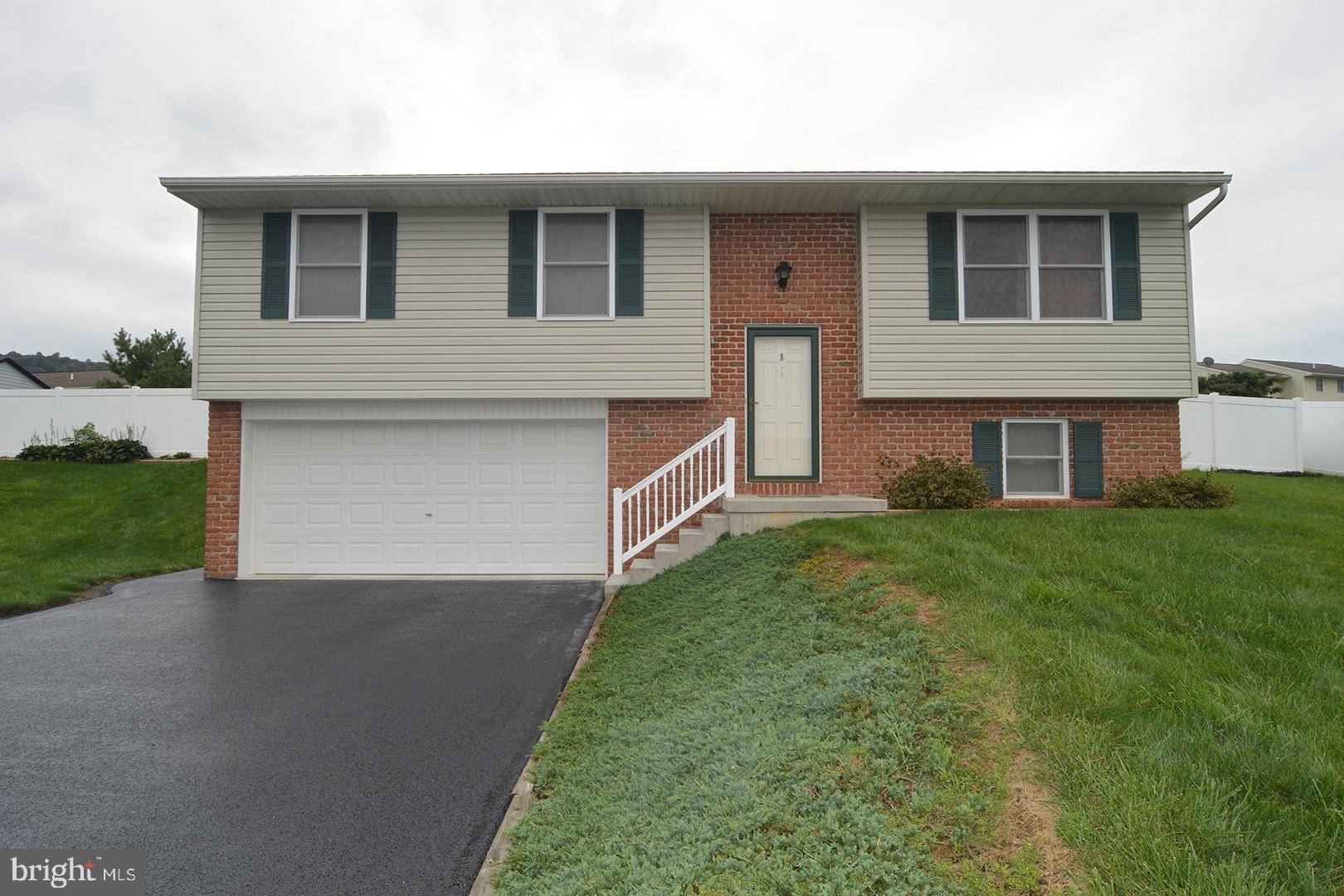 Newmanstown, PA 17073,8 OVERLOOK LN