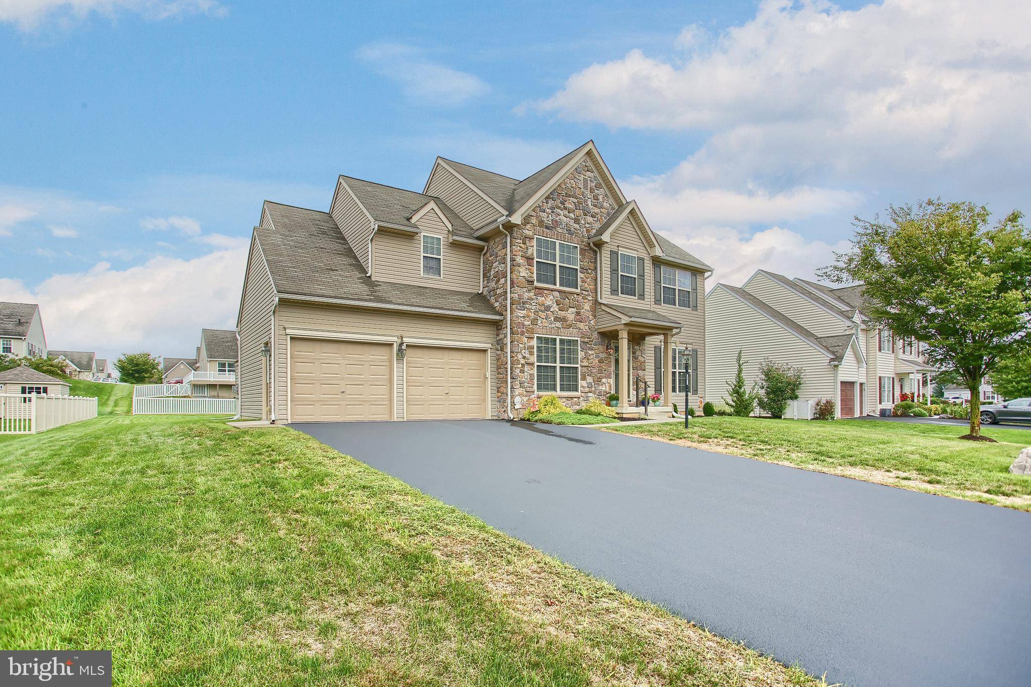 Leola, PA 17540,293 WILLOW DELL LN