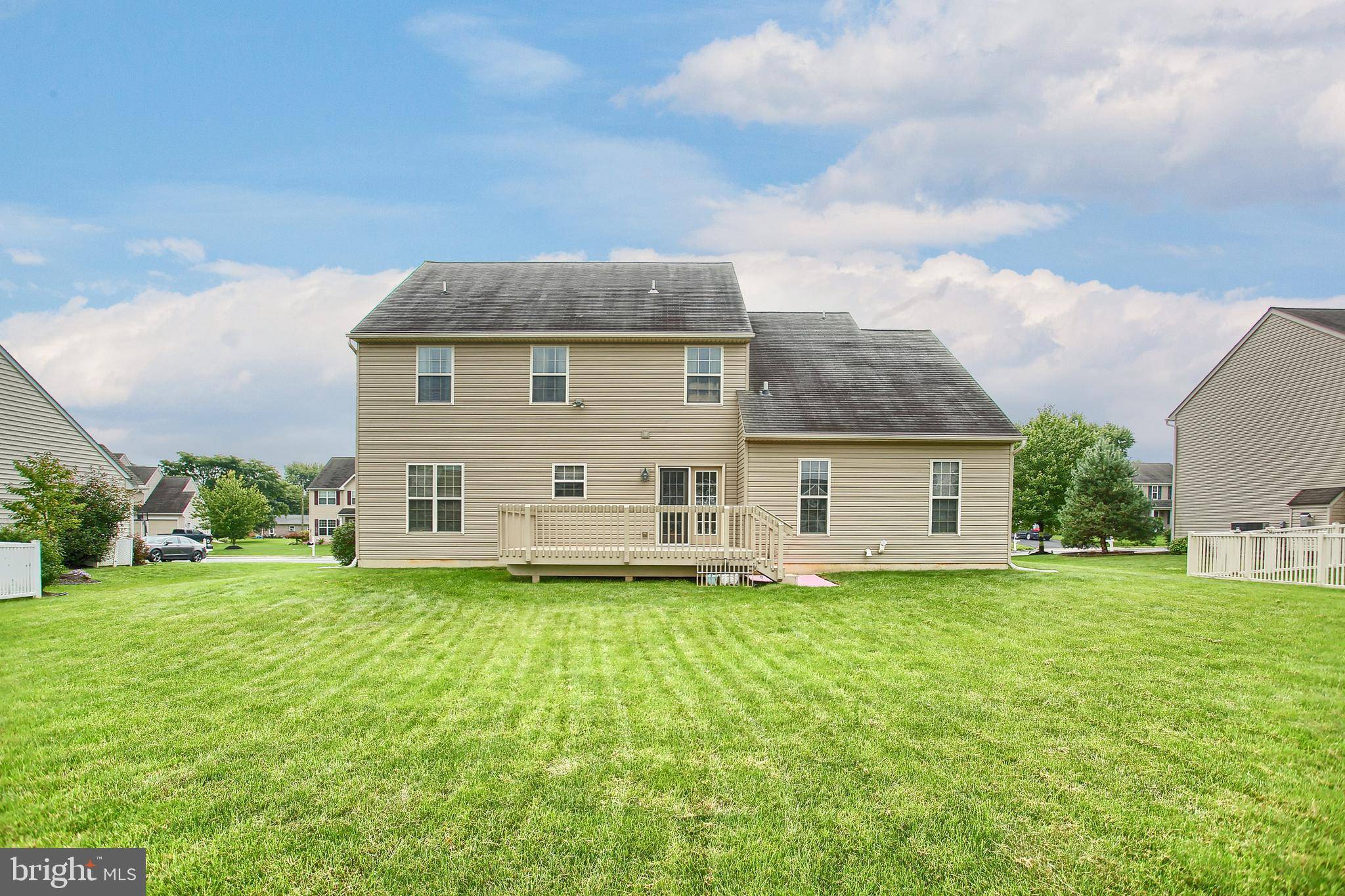 Leola, PA 17540,293 WILLOW DELL LN