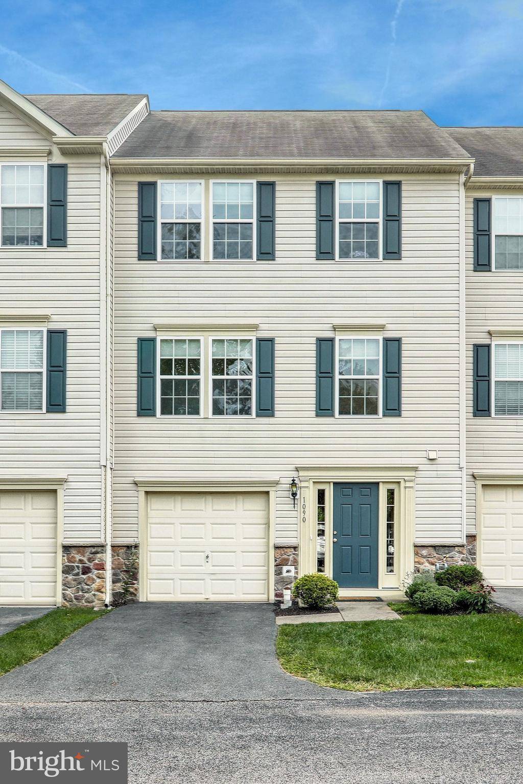 York, PA 17402,1090 HARMONY HILL LN #50