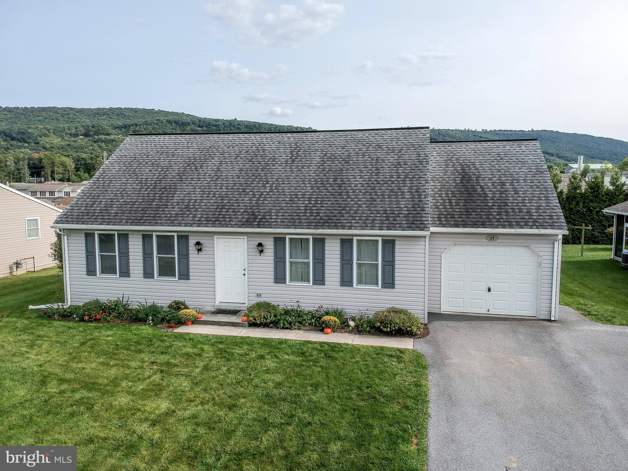 Newmanstown, PA 17073,17 MEADOW DR