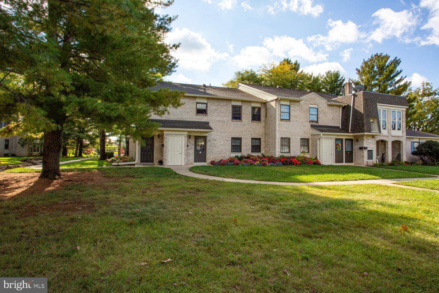 Lancaster, PA 17601,5 VALLEYBROOK DR