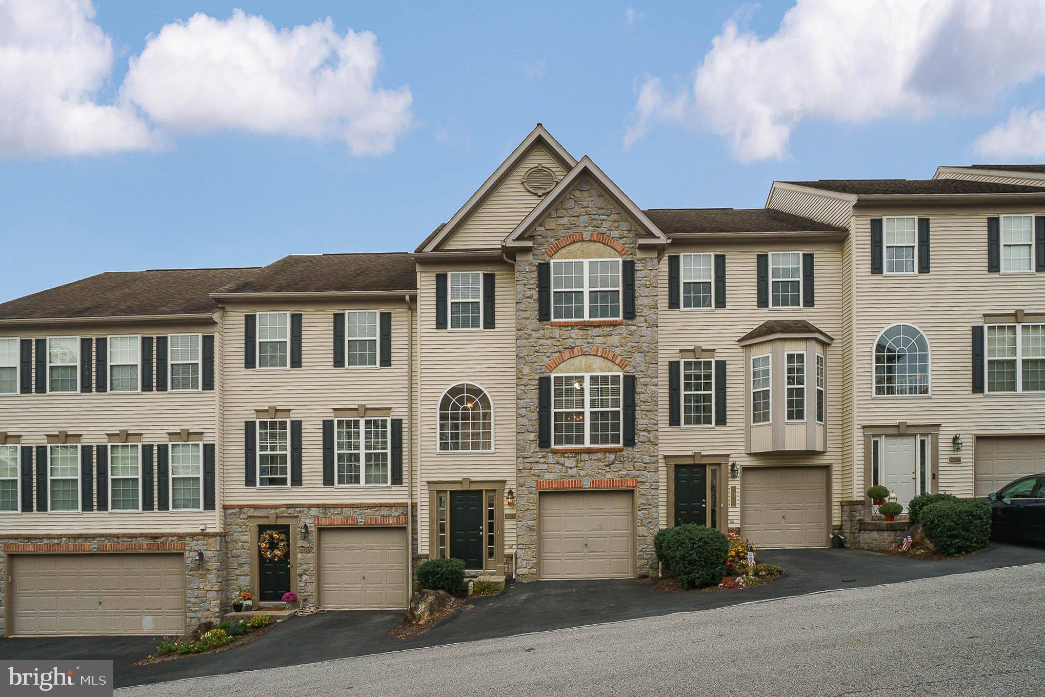 York, PA 17402,2708 FOXSHIRE DRIVE