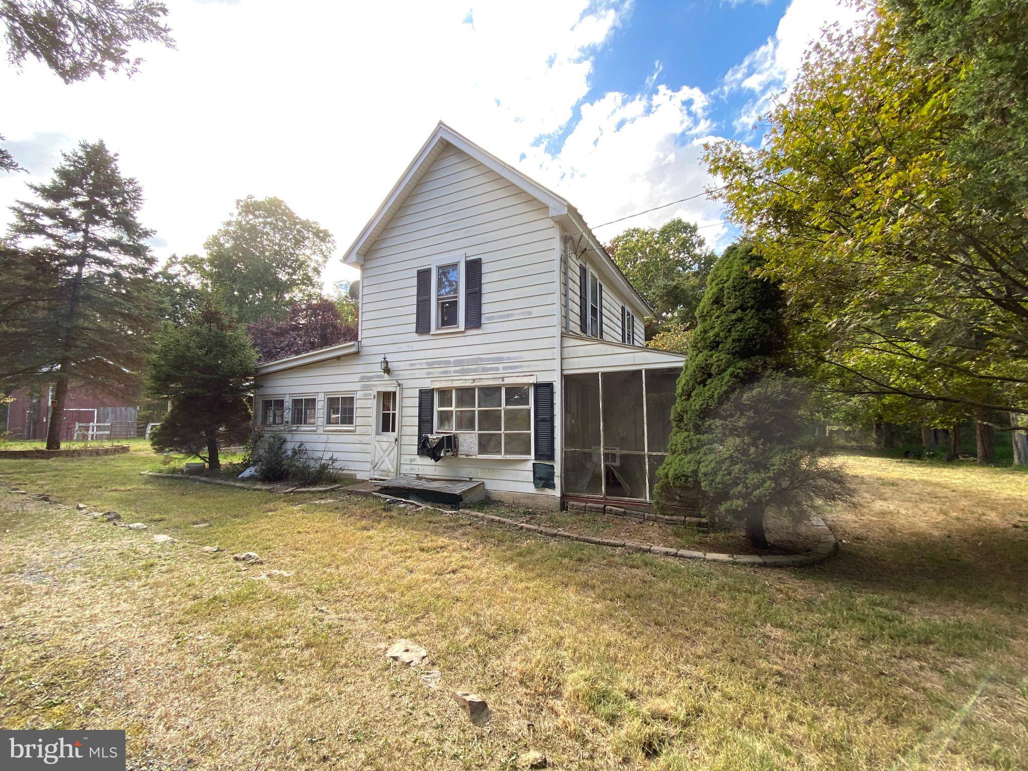 Great Cacapon, WV 25422,282 BEARS LOPE LN