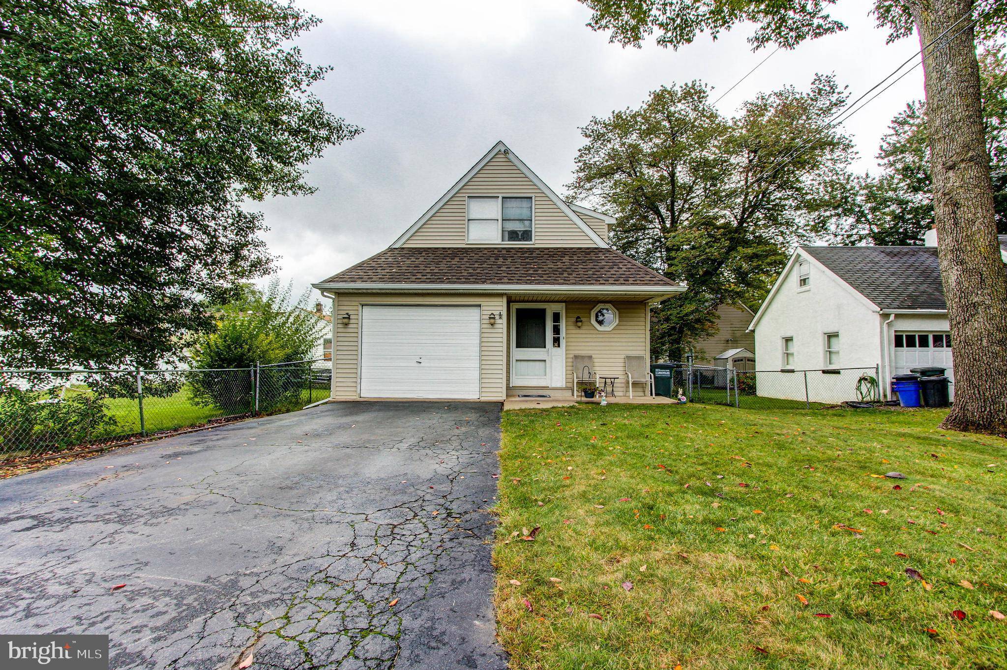 Feasterville Trevose, PA 19053,1609 DESIRE AVE