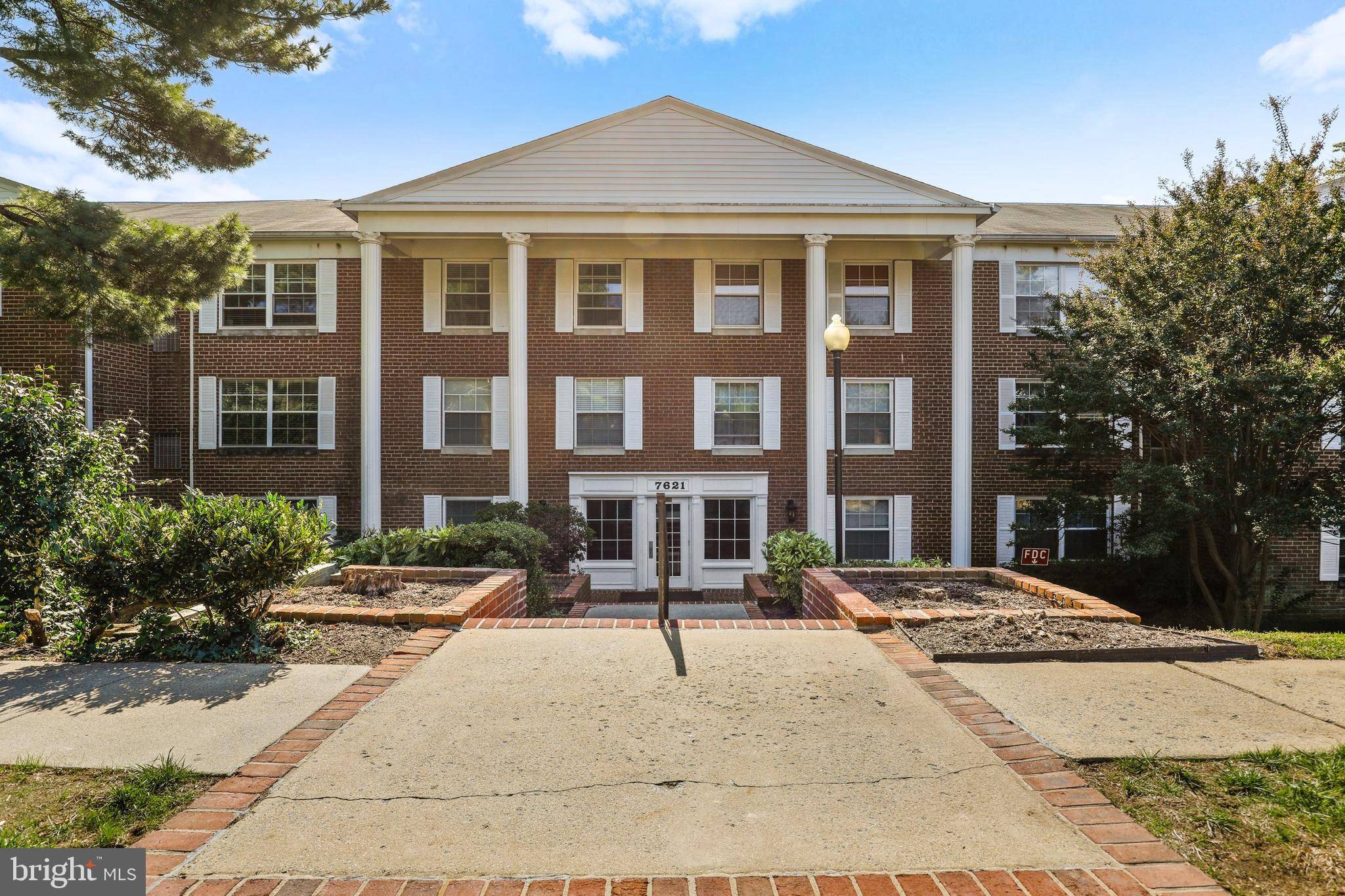 Mclean, VA 22102,7621 TREMAYNE PL #302