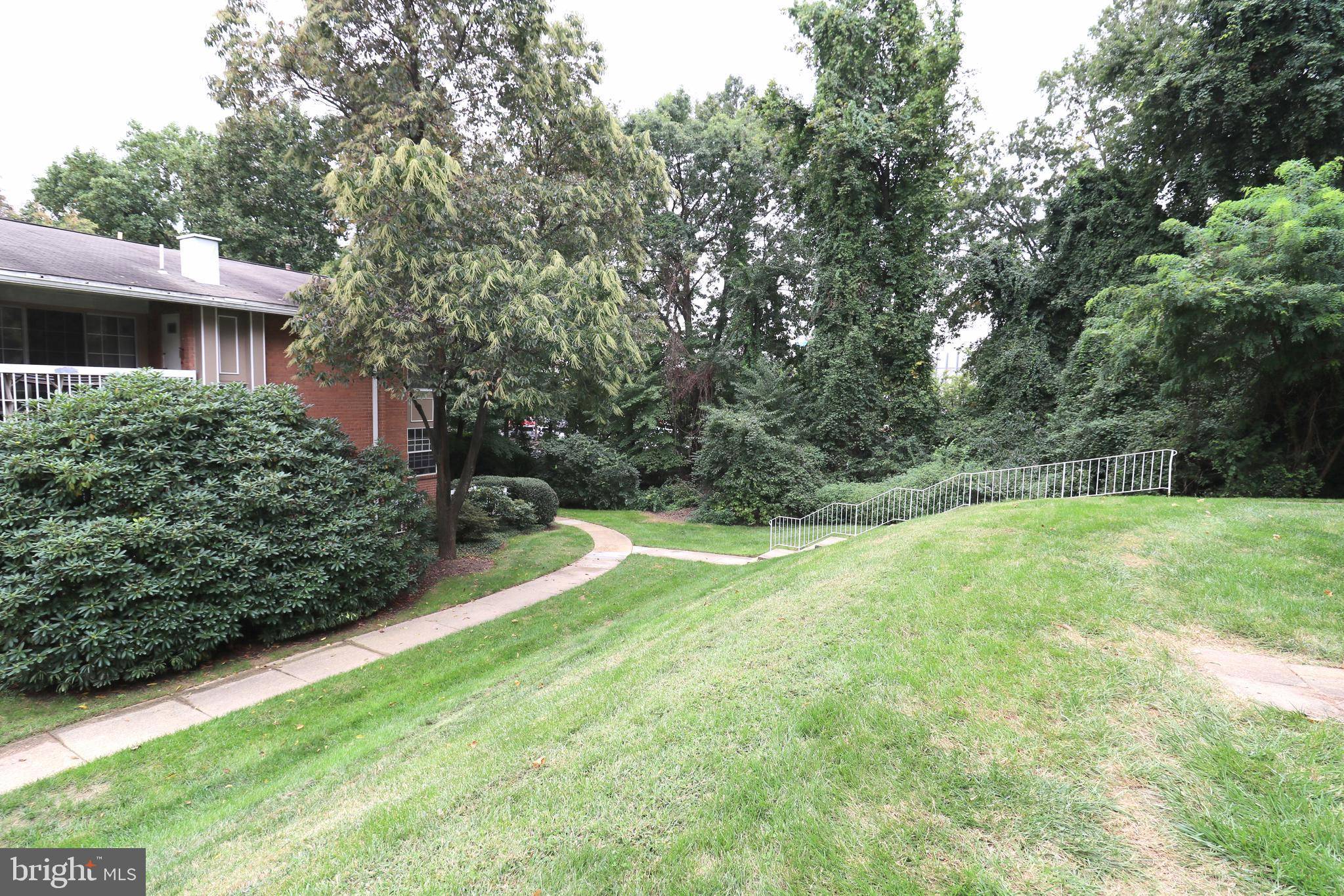 Mclean, VA 22102,1916 WILSON LN #103