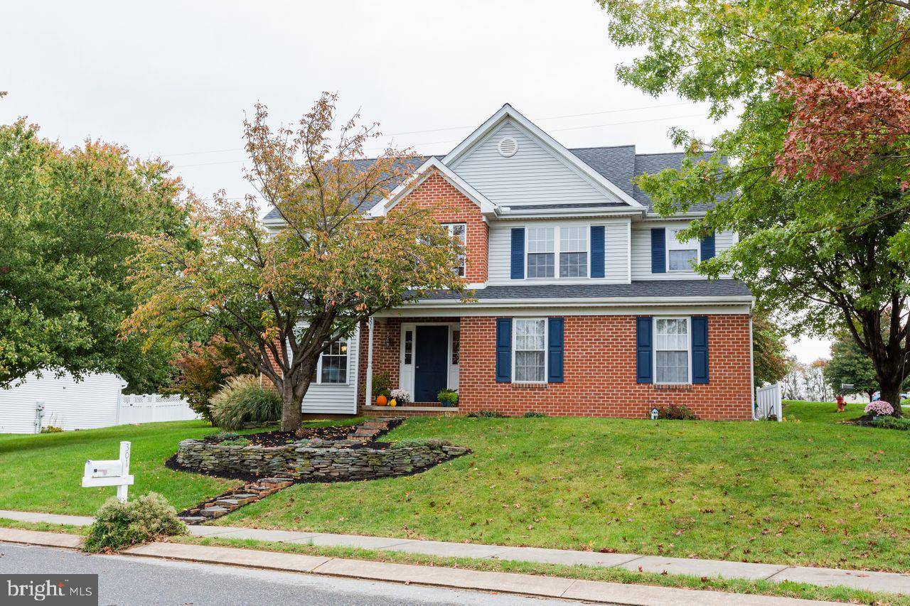 Lancaster, PA 17602,301 OAK LEAF LN