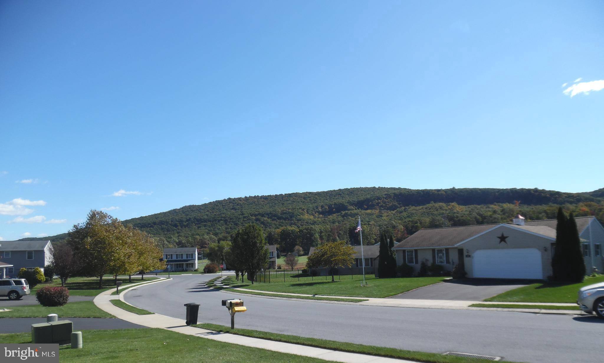 Newmanstown, PA 17073,28 MEADOW DR