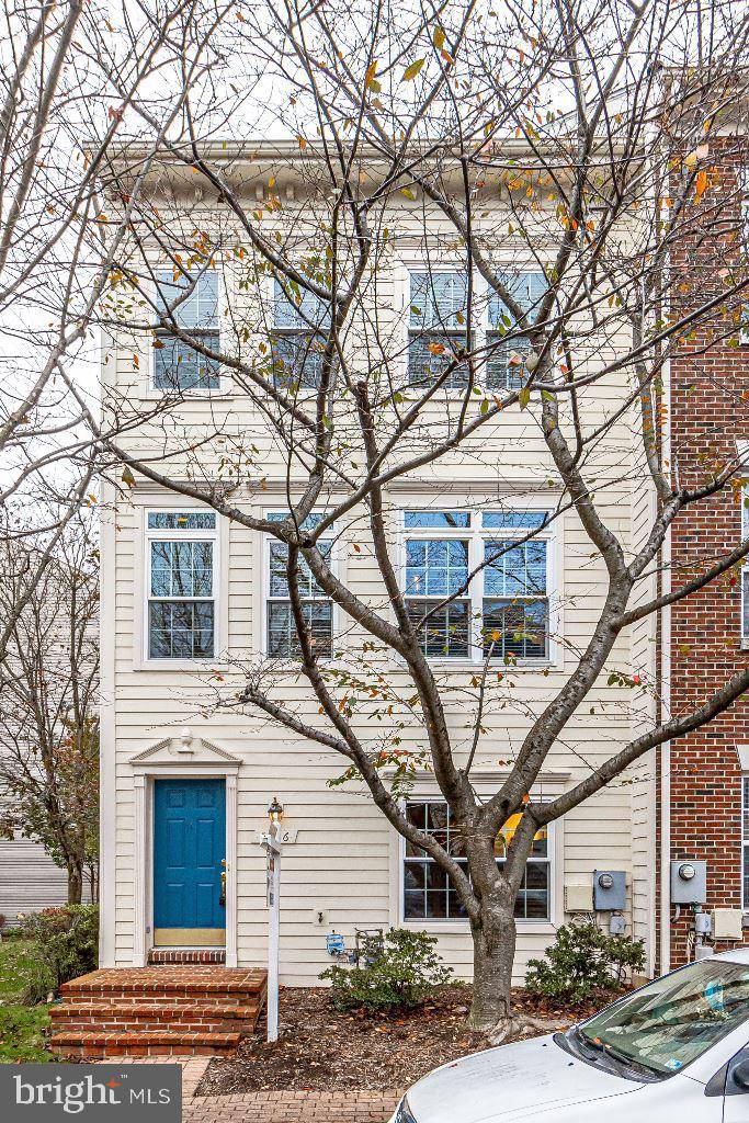 Alexandria, VA 22312,5446 PATUXENT KNOLL PL