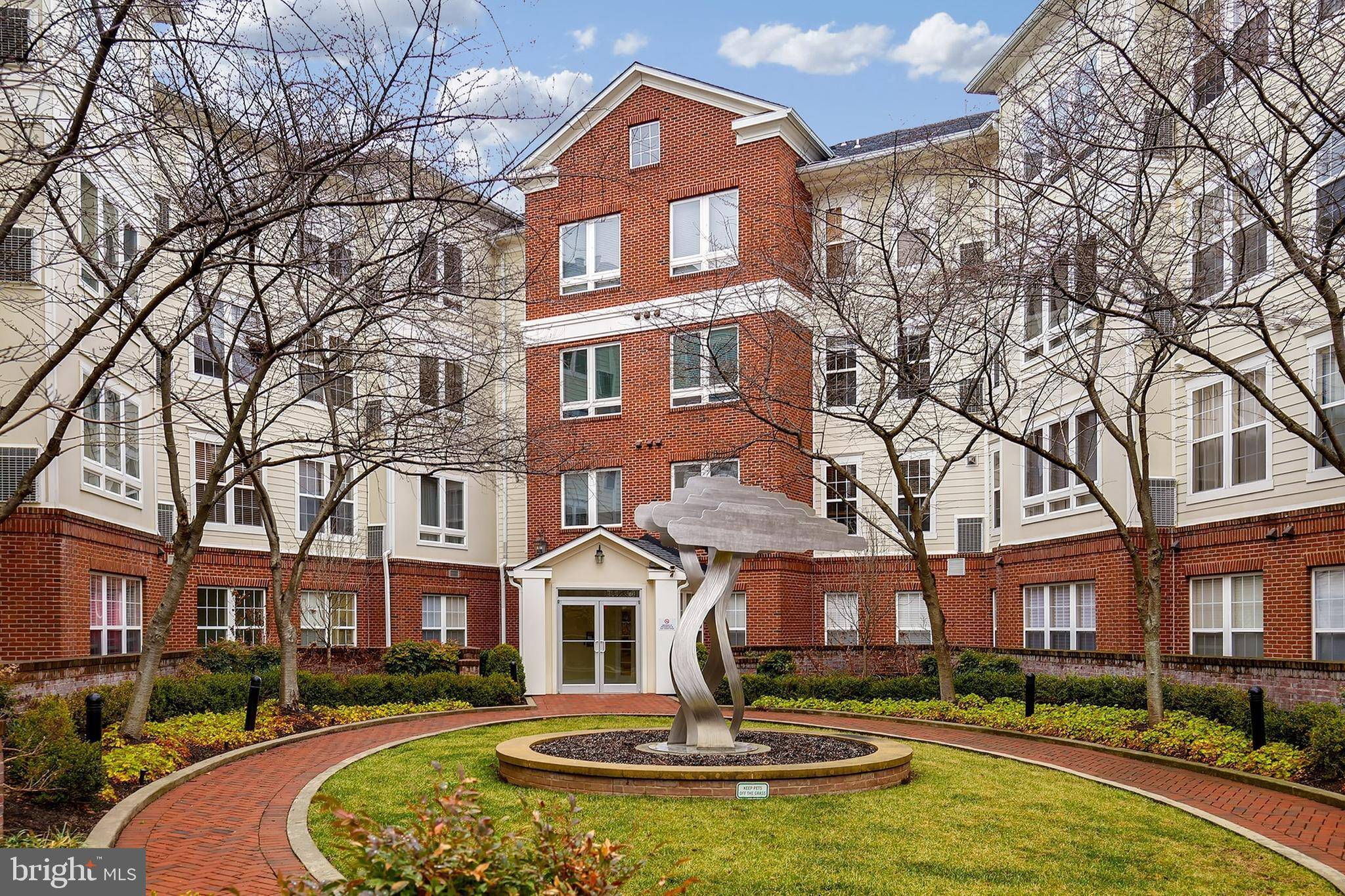 Arlington, VA 22204,801 S GREENBRIER ST #304