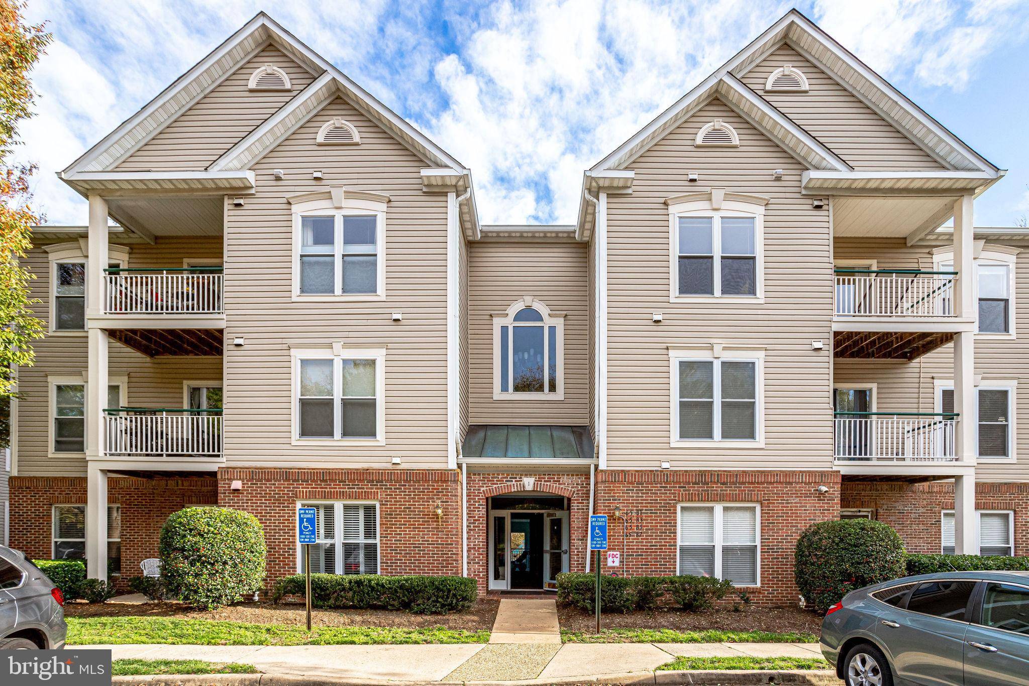 Alexandria, VA 22315,6581 GRANGE LN #201