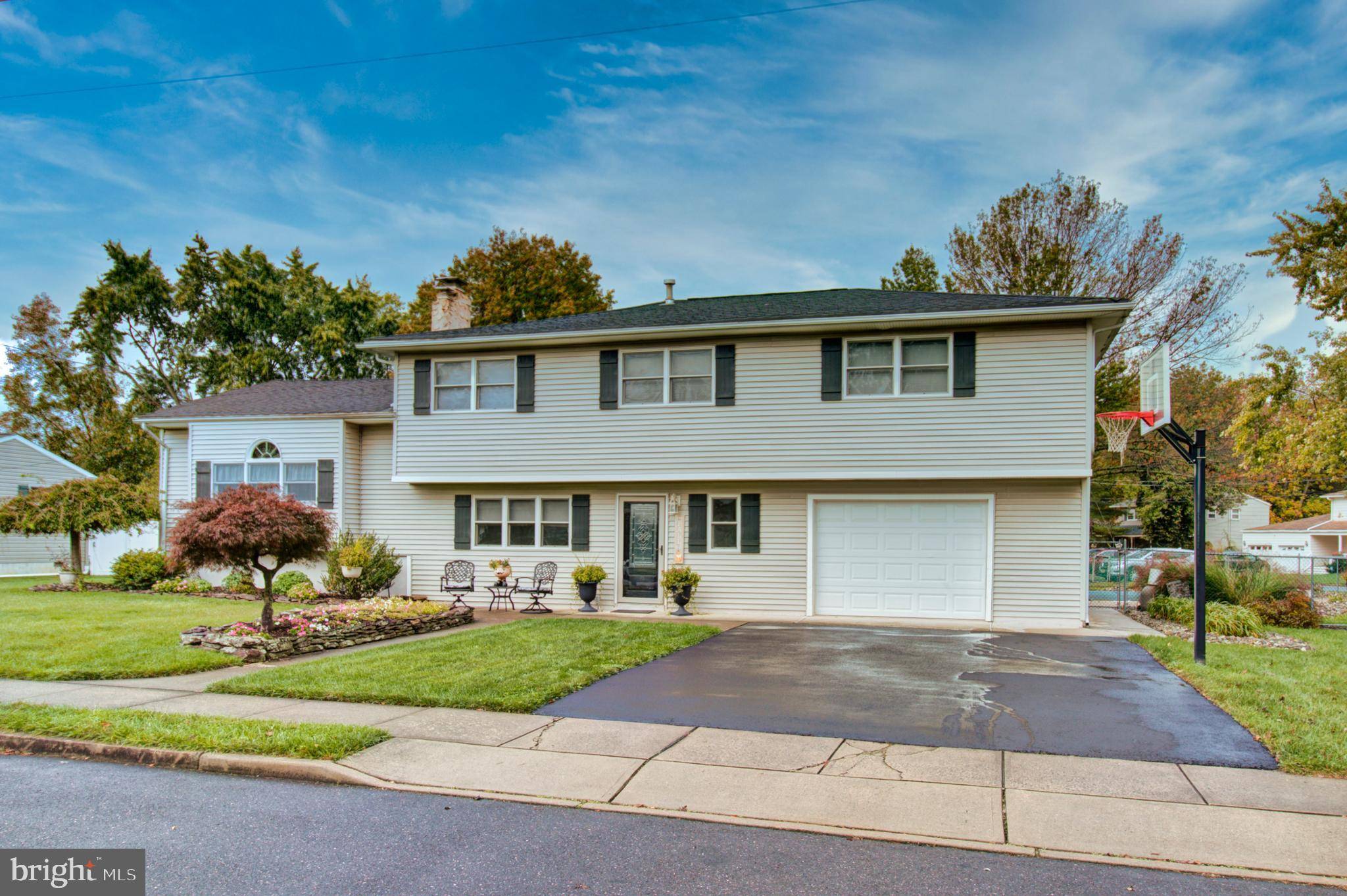 Hamilton, NJ 08619,16 OAKEN LN