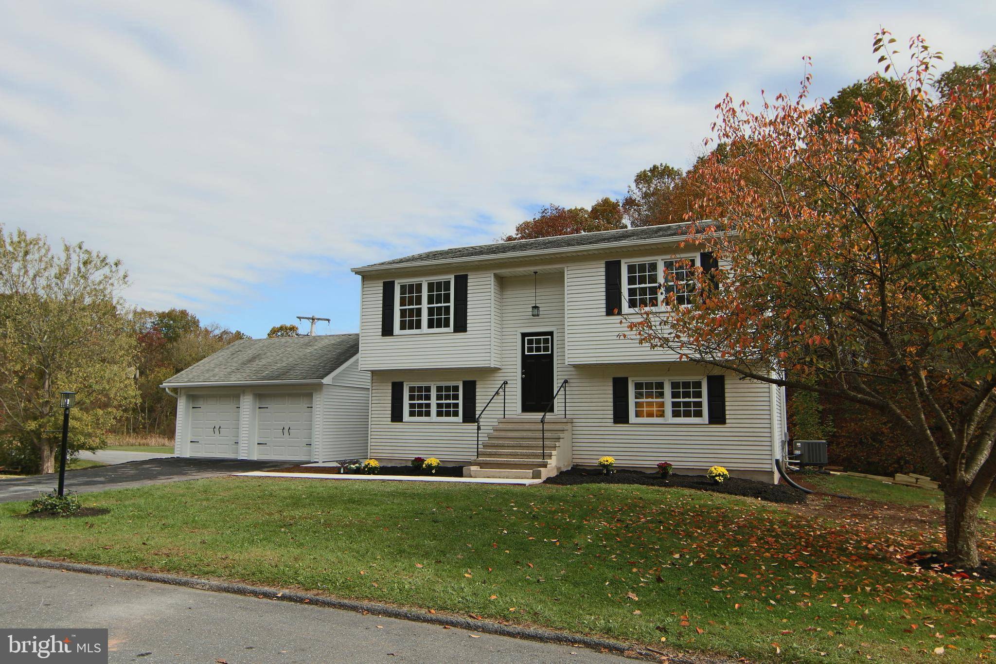 Etters, PA 17319,20 WHITE OAK LN