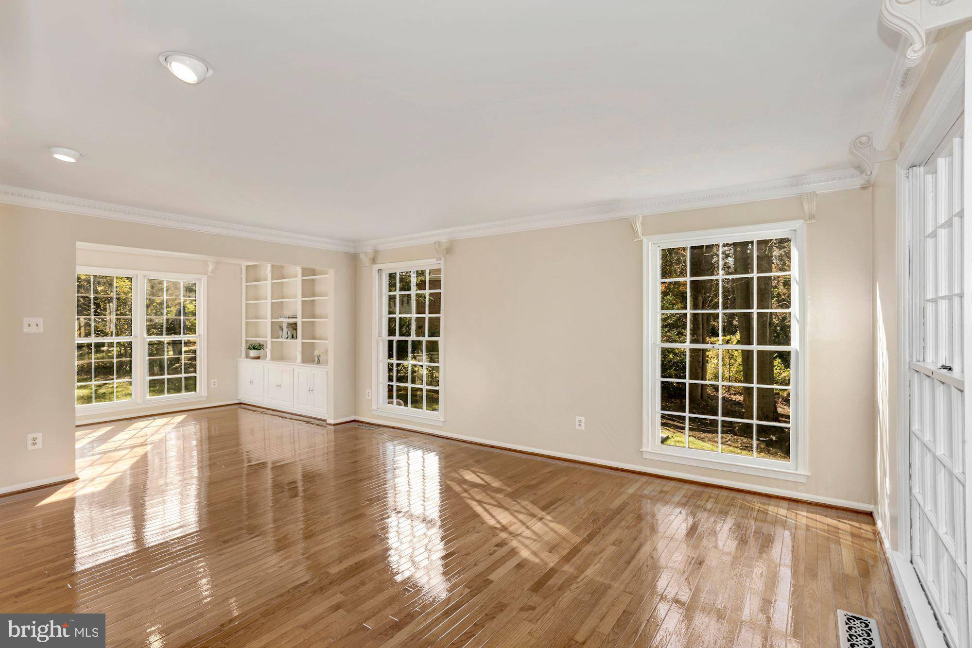 Mclean, VA 22101,6533 SUNNY HILL CT