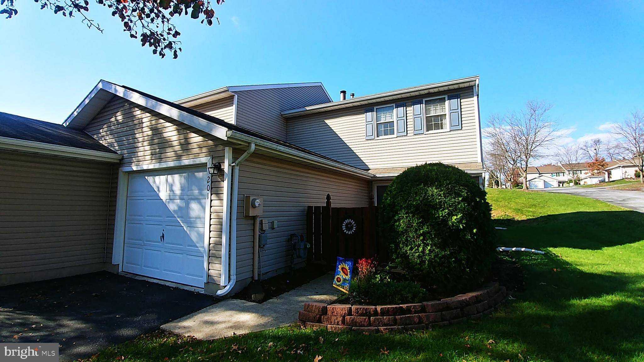 York, PA 17408,201 PINE CT