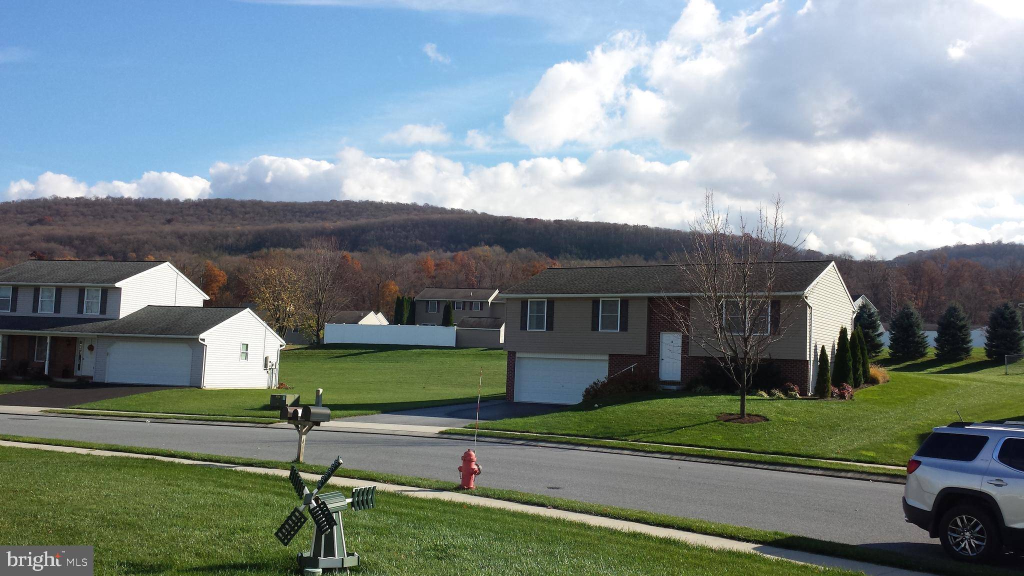 Newmanstown, PA 17073,9 OVERLOOK LN