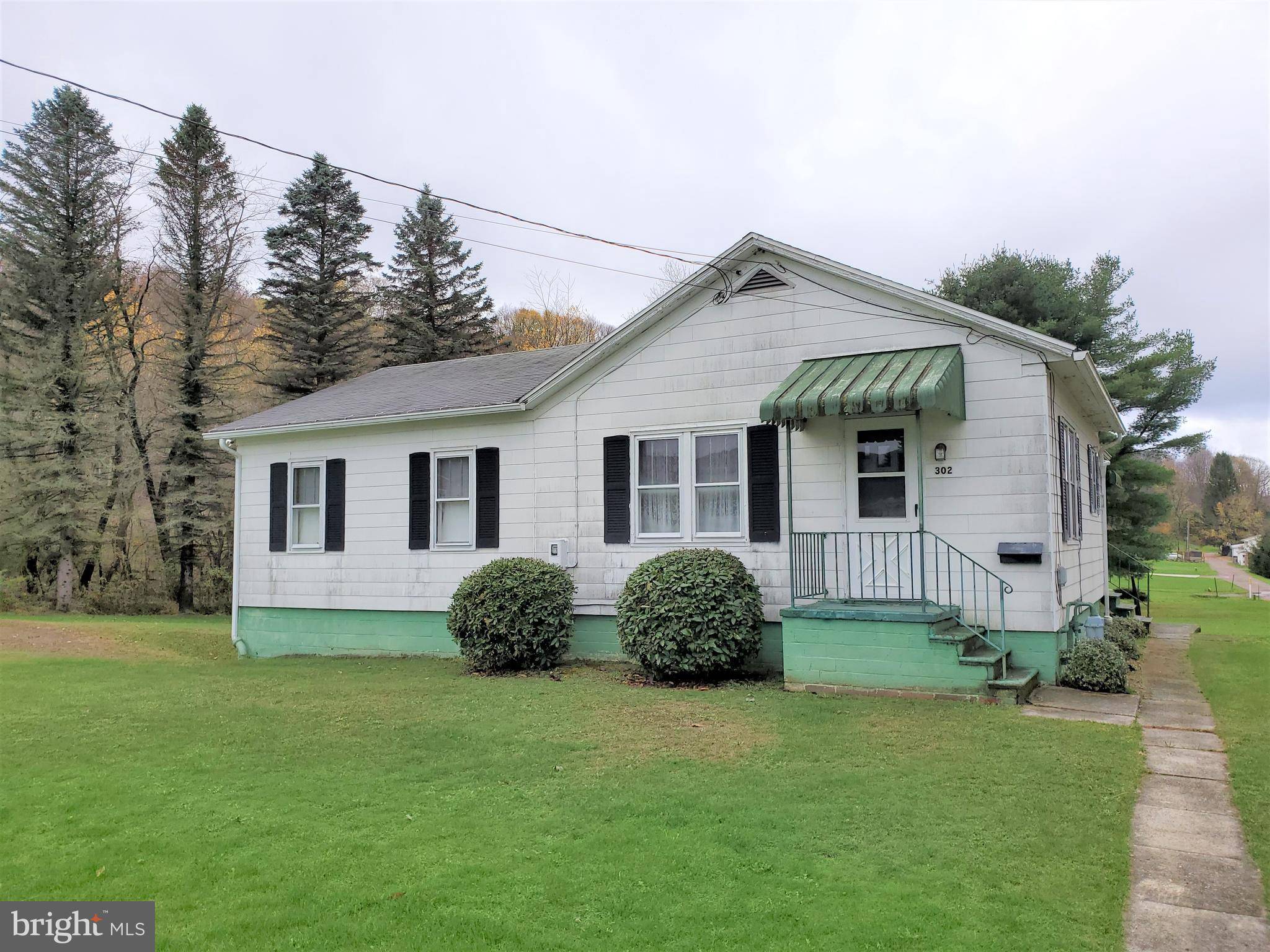 Meyersdale, PA 15552,302 NELSON ST