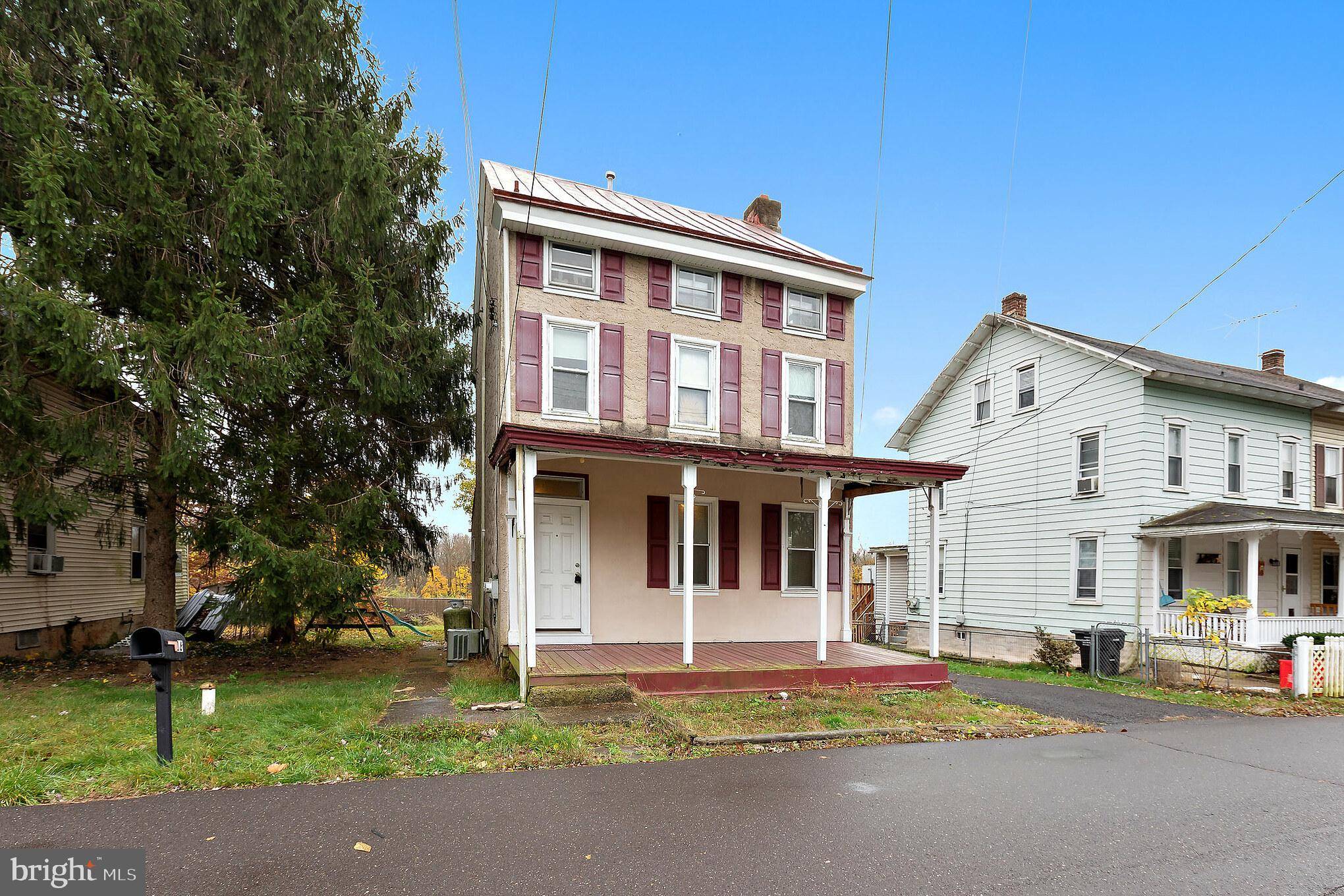 Linfield, PA 19468,16 MILL LN