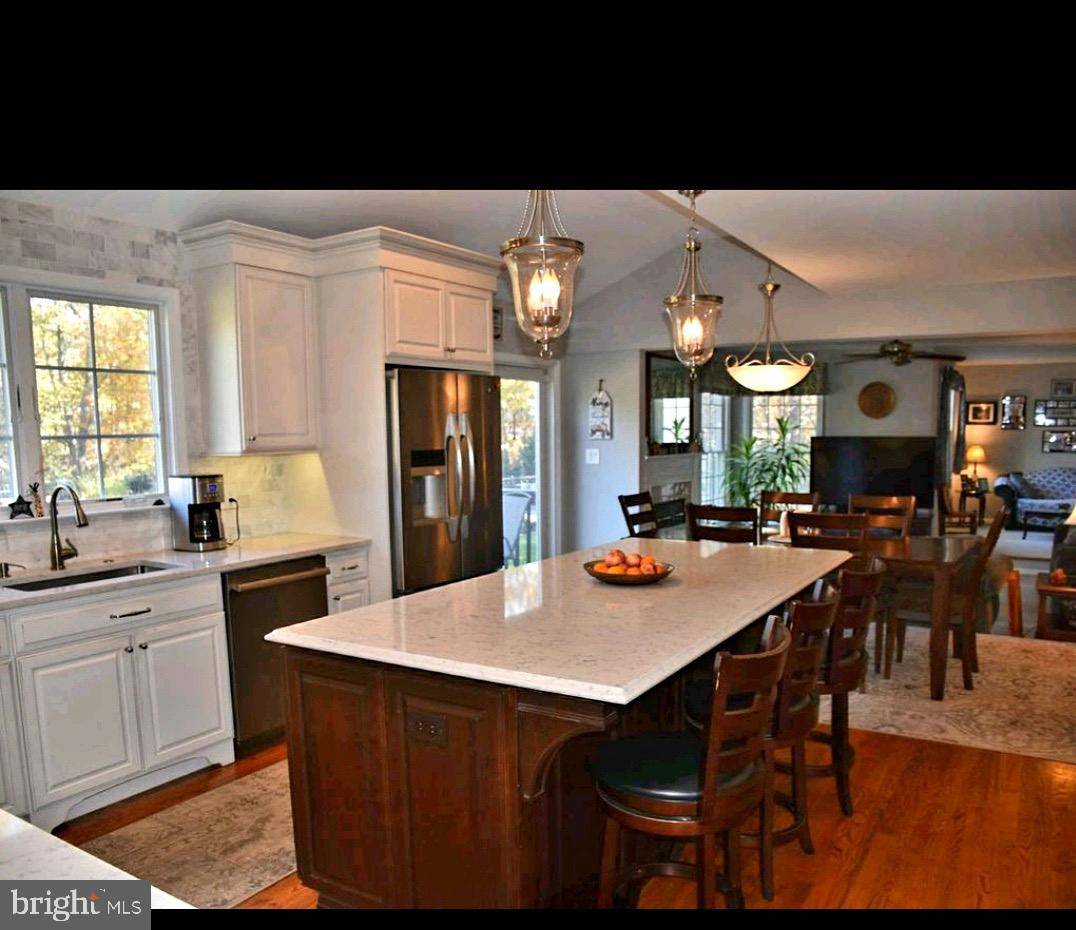 Southampton, NJ 08088,4 MONROE CT