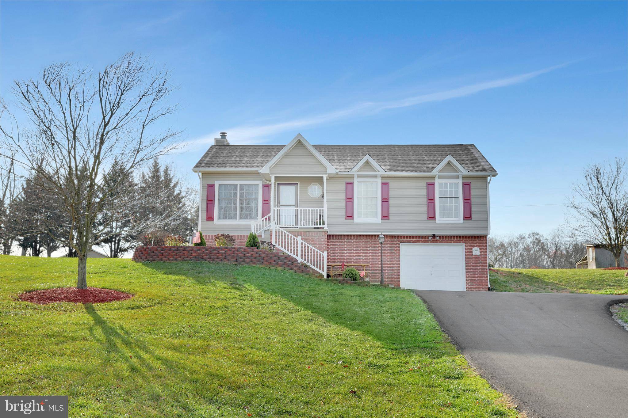 Falling Waters, WV 25419,29 MUSTANG DR