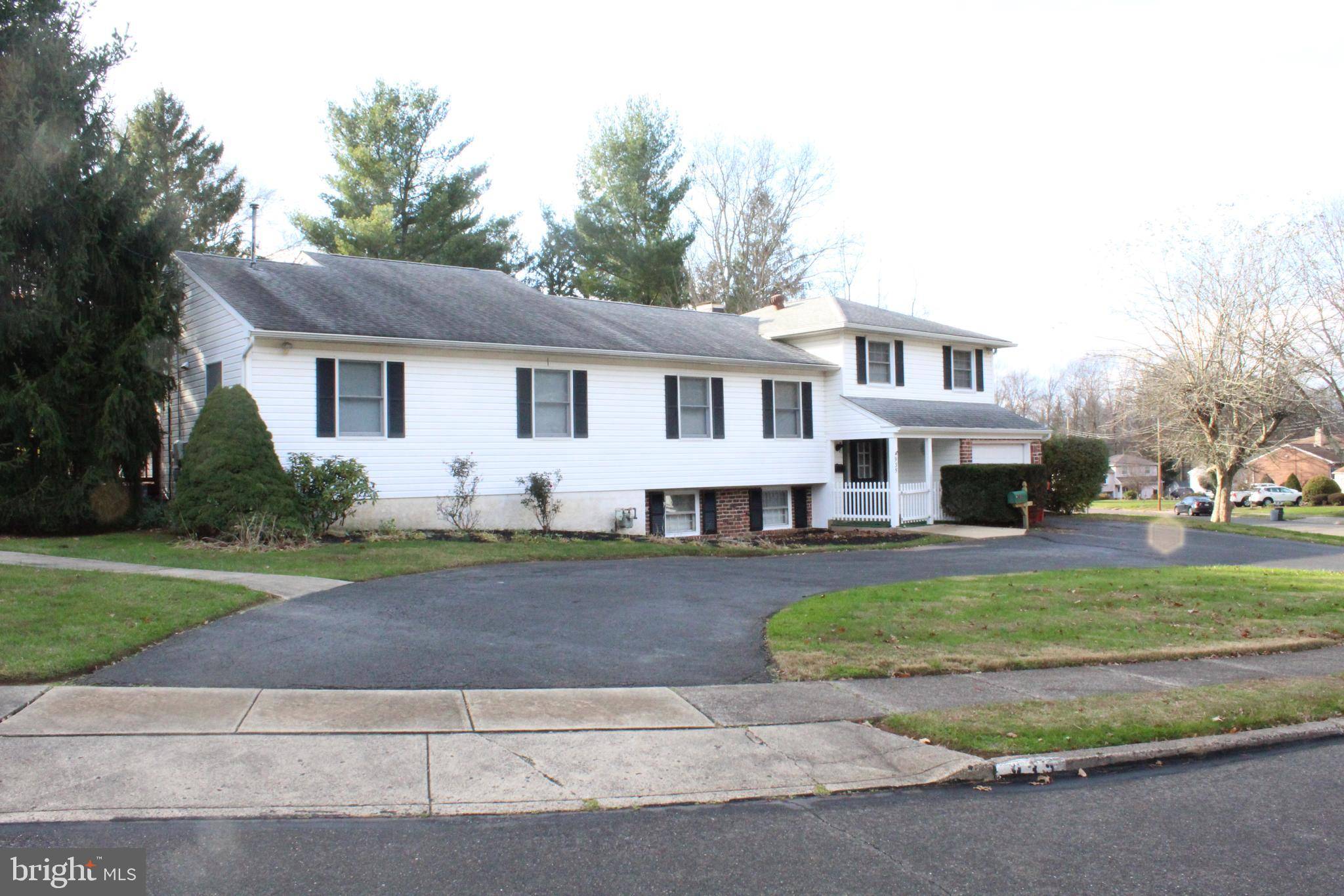 Warminster, PA 18974,935 CATHE LN