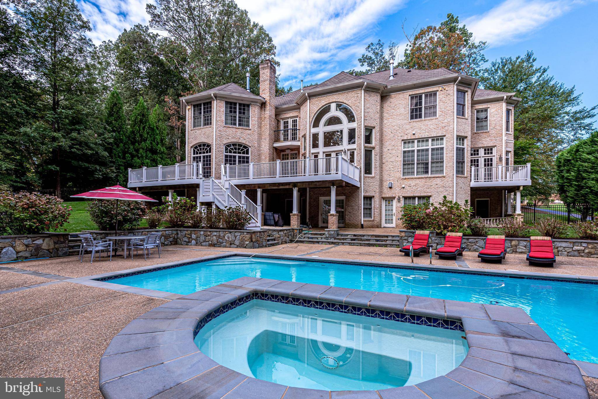 Mclean, VA 22102,915 GEORGETOWN RIDGE CT