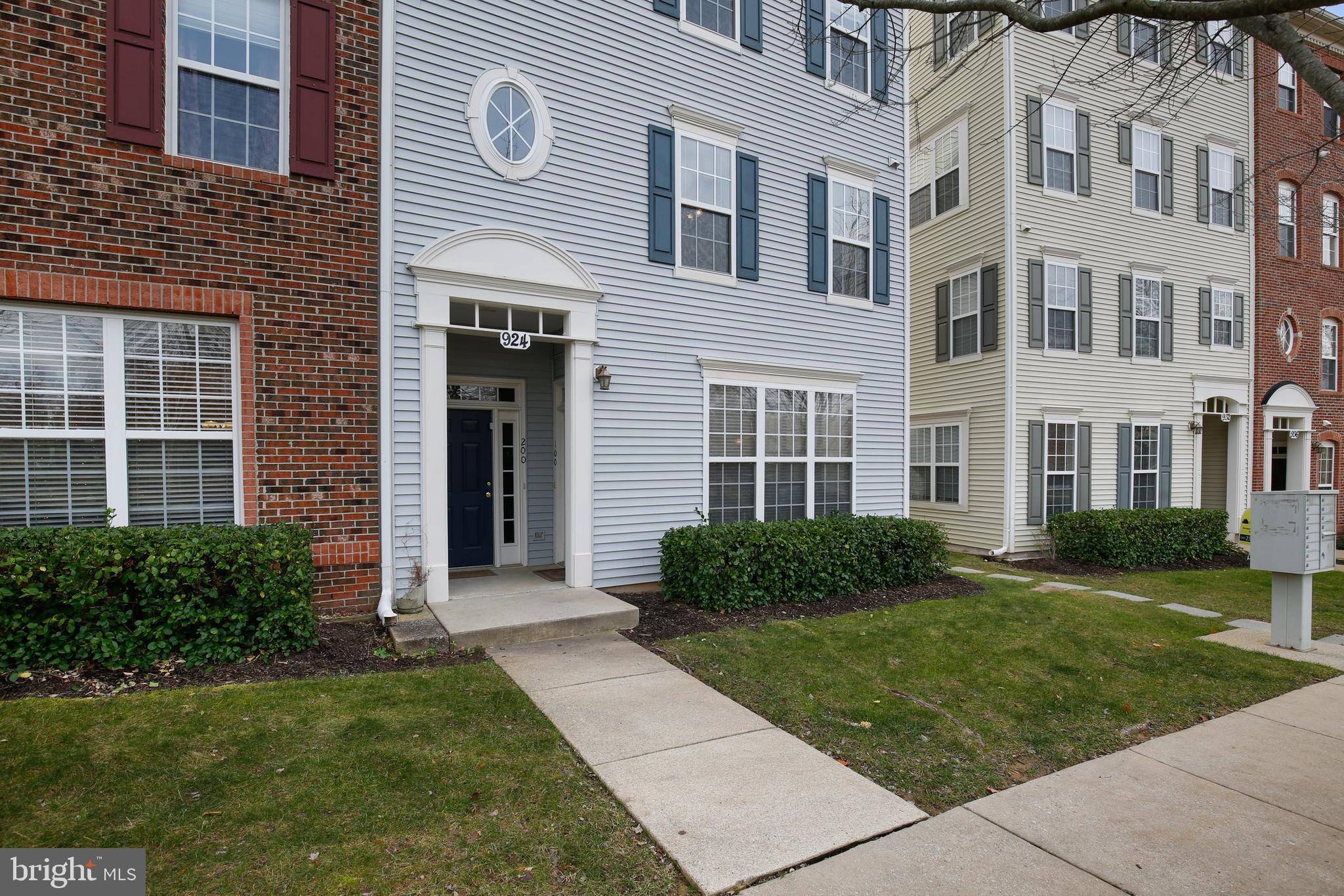 Gaithersburg, MD 20878,924 ORCHARD RIDGE DR #100