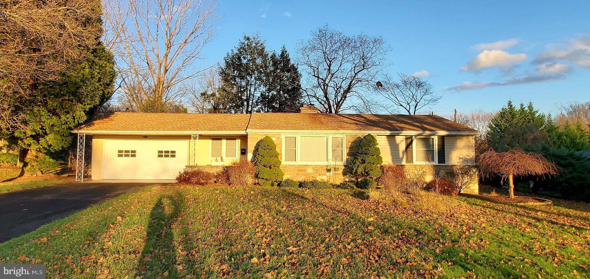 Yardley, PA 19067,17 KNOLL DR